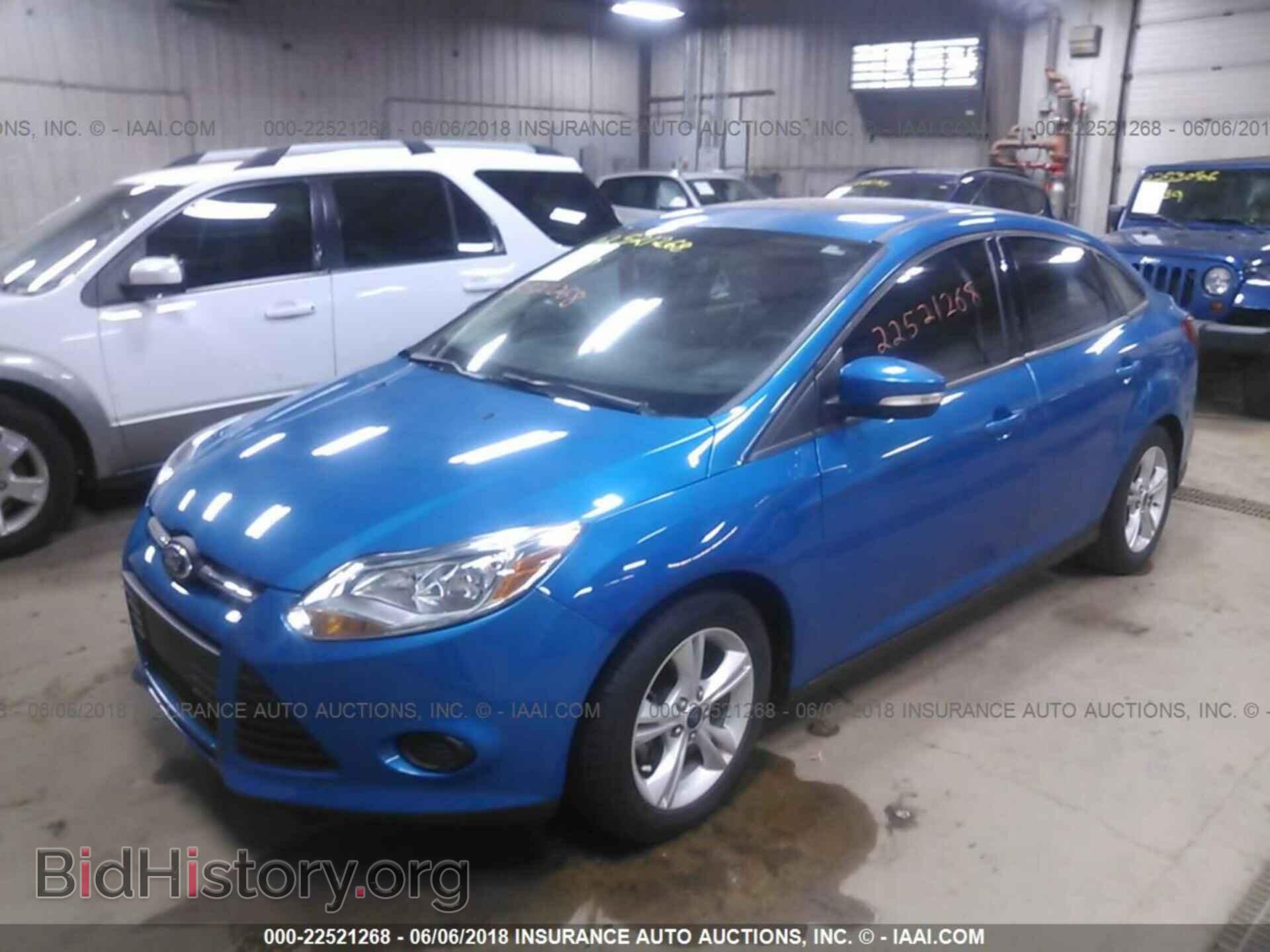 2014 Ford Focus - VIN: 1FADP3F25EL409825 - Фото 2