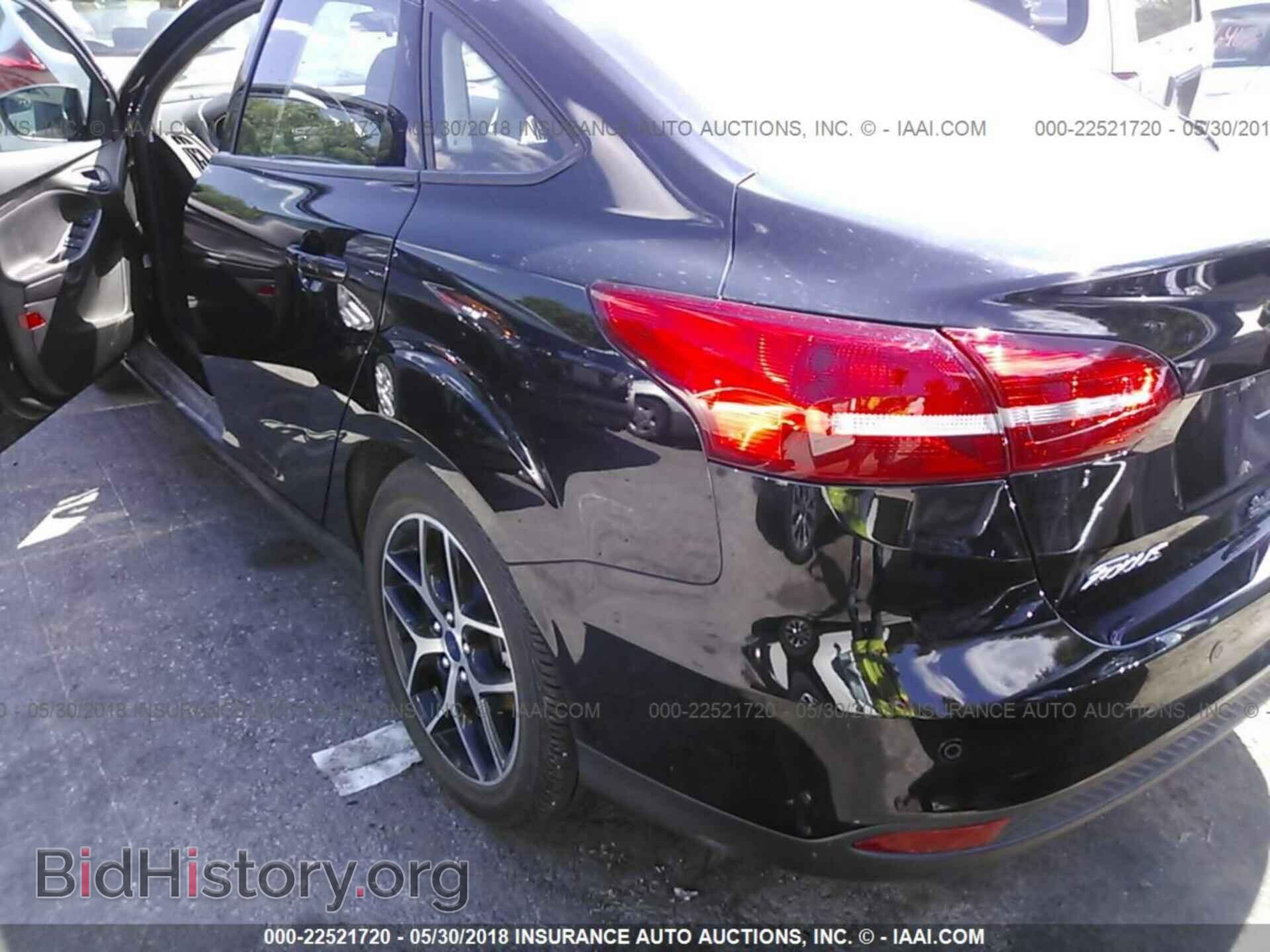 2017 Ford Focus - VIN: 1FADP3H27HL308092 - Photo 3