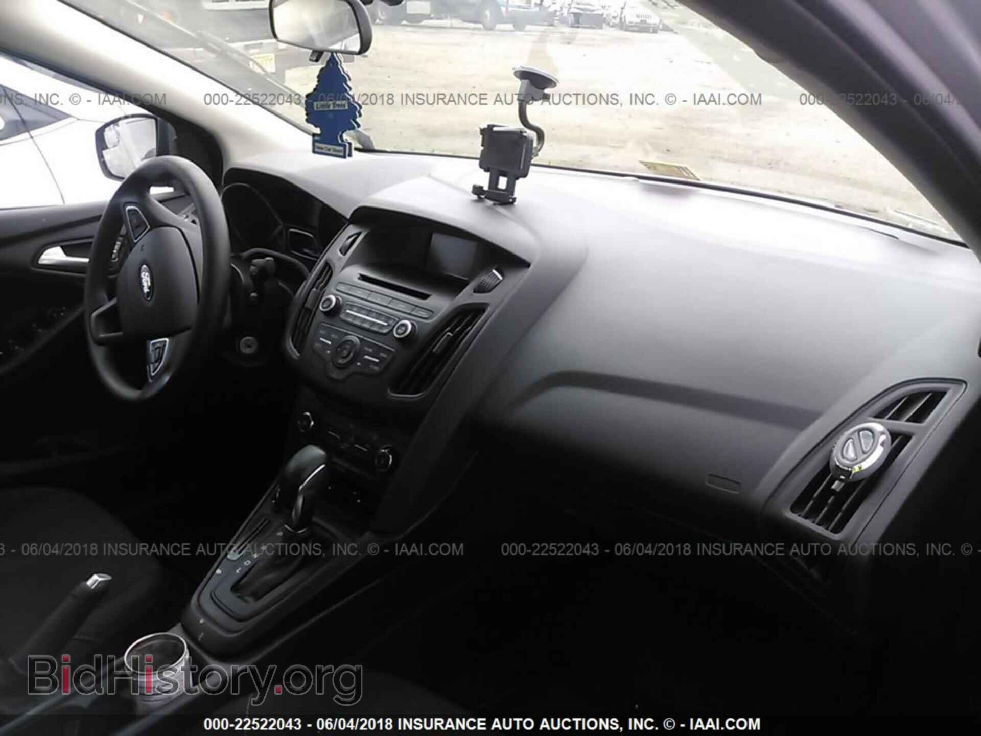 2017 Ford Focus - VIN: 1FADP3F24HL330621 - Photo 5