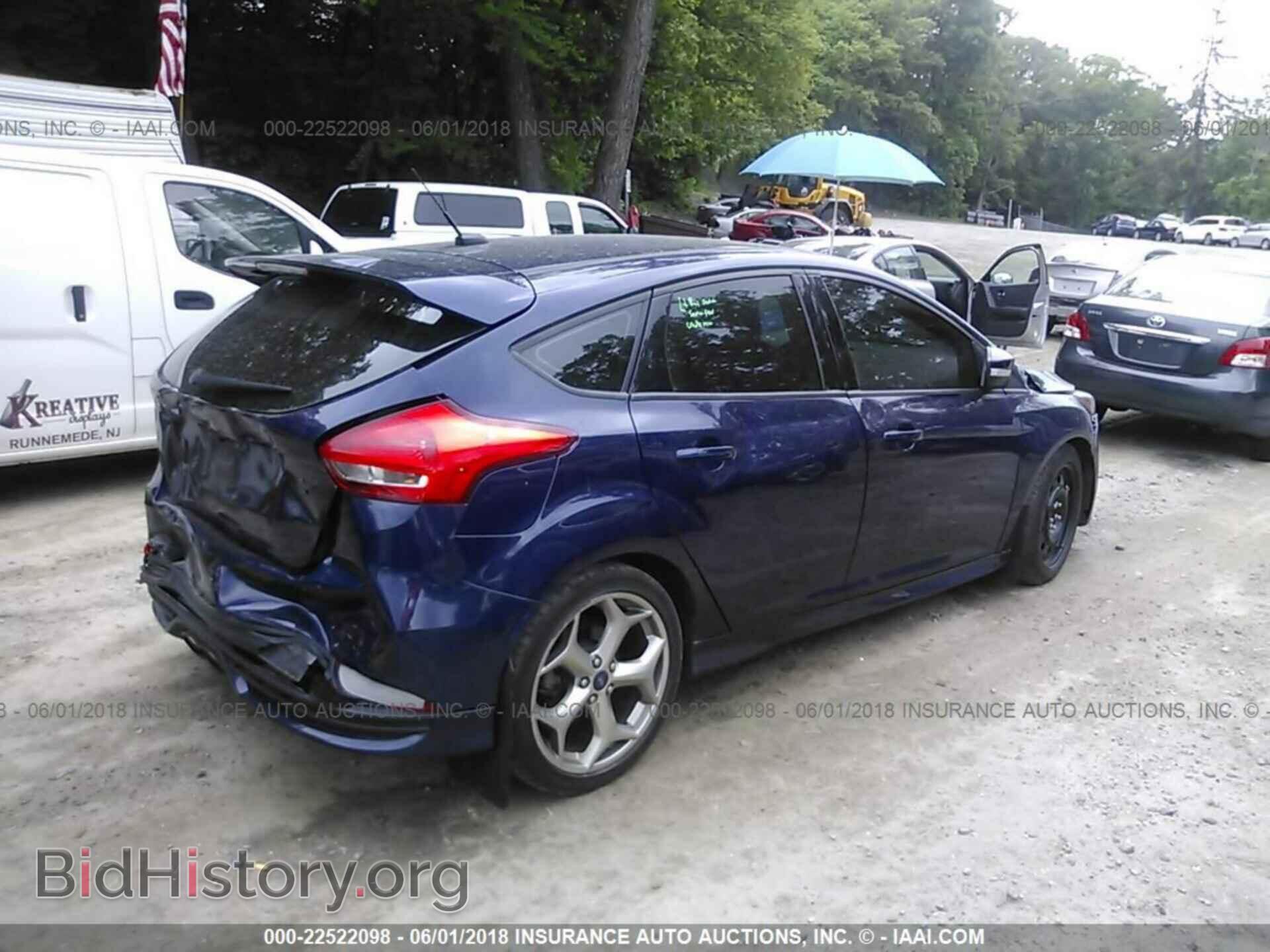 2016 Ford Focus - VIN: 1FADP3L95GL261907 - Photo 4