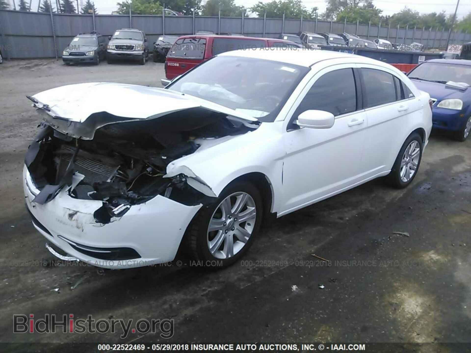 2013 Chrysler 200 - VIN: 1C3CCBAB0DN670502 - Photo 2