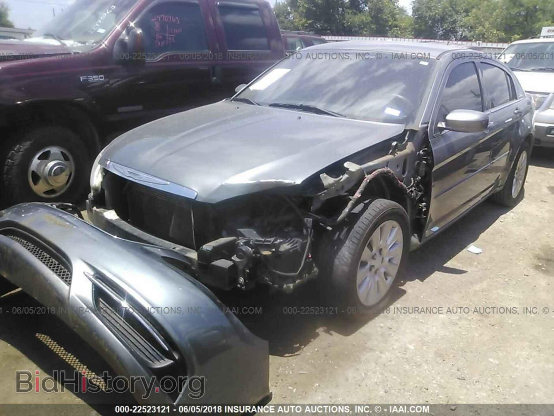 2013 Chrysler 200 - VIN: 1C3CCBABXDN604751 - Фото 2