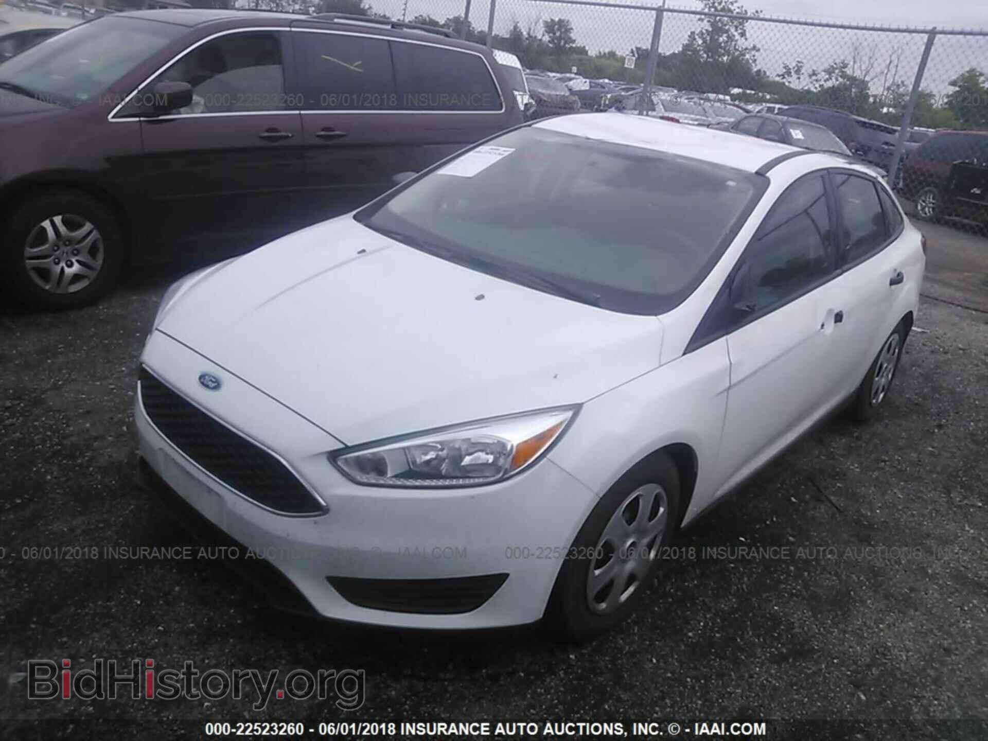 2016 Ford Focus - VIN: 1FADP3E20GL232511 - Photo 2