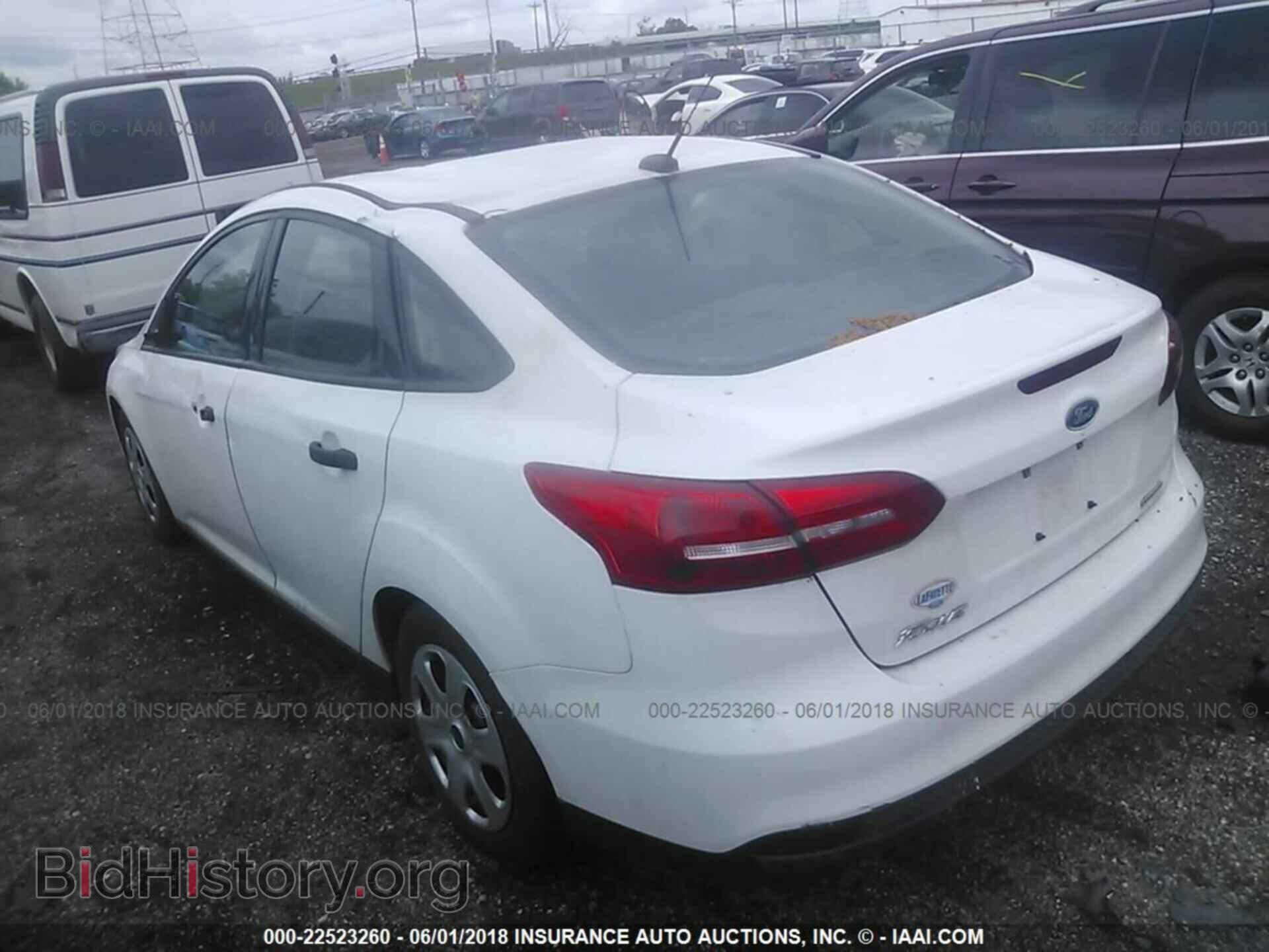 2016 Ford Focus - VIN: 1FADP3E20GL232511 - Photo 3