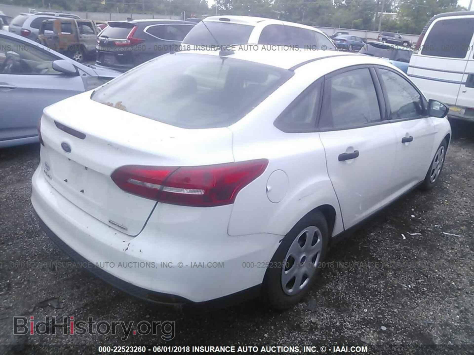 2016 Ford Focus - VIN: 1FADP3E20GL232511 - Photo 4