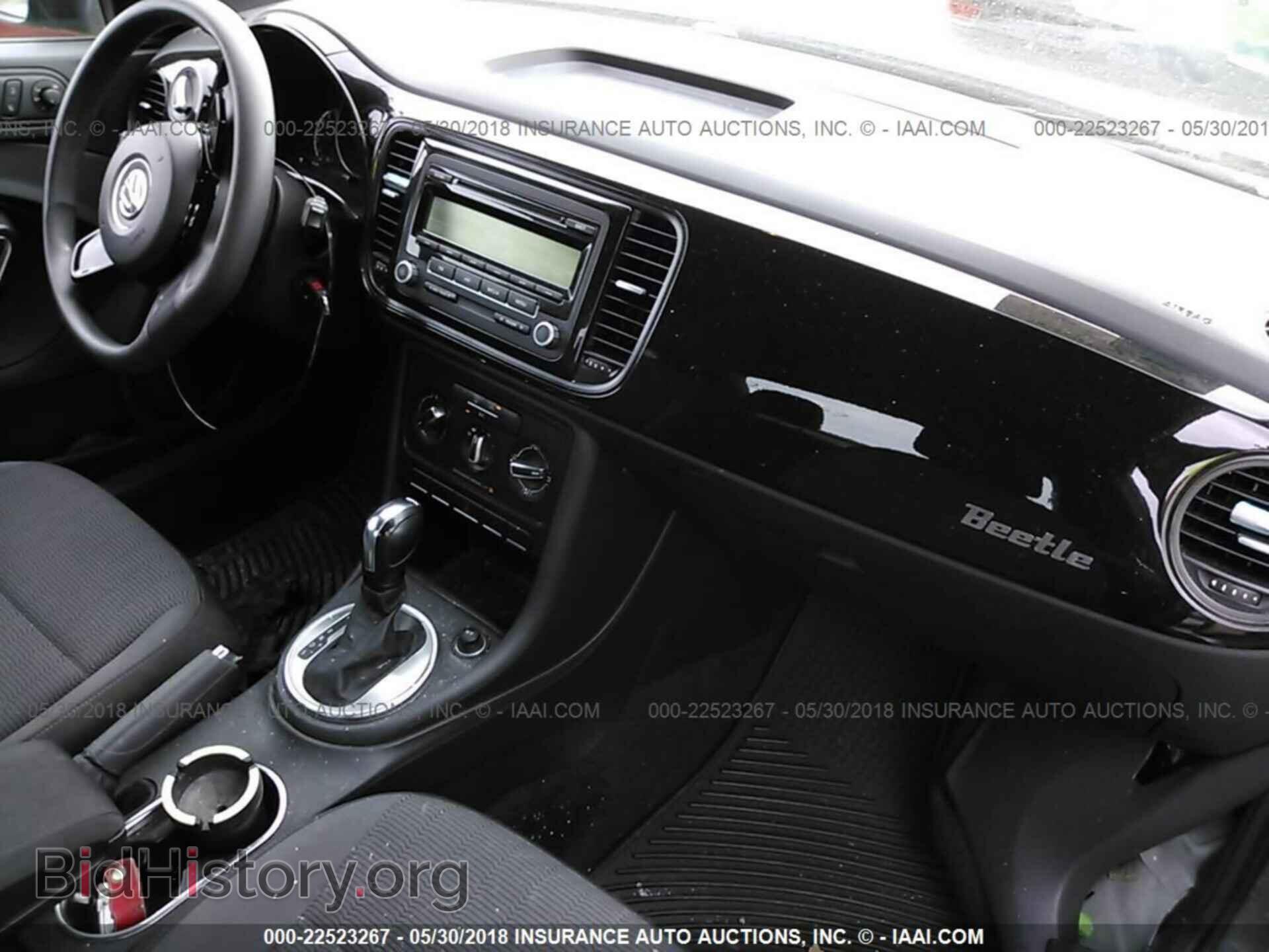 2013 Volkswagen Beetle - VIN: 3VWFP7ATXDM663941 - Фото 5