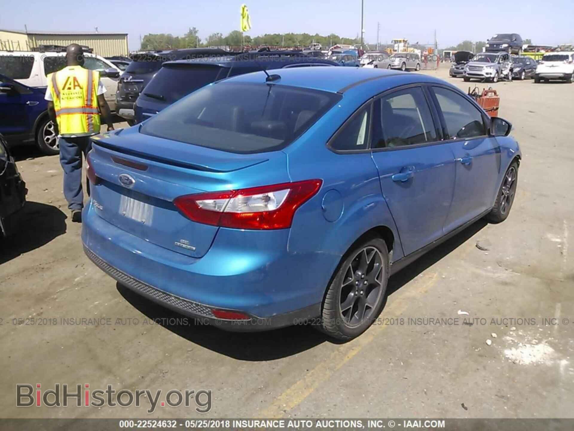 2013 Ford Focus - VIN: 1FADP3F2XDL242800 - Photo 4