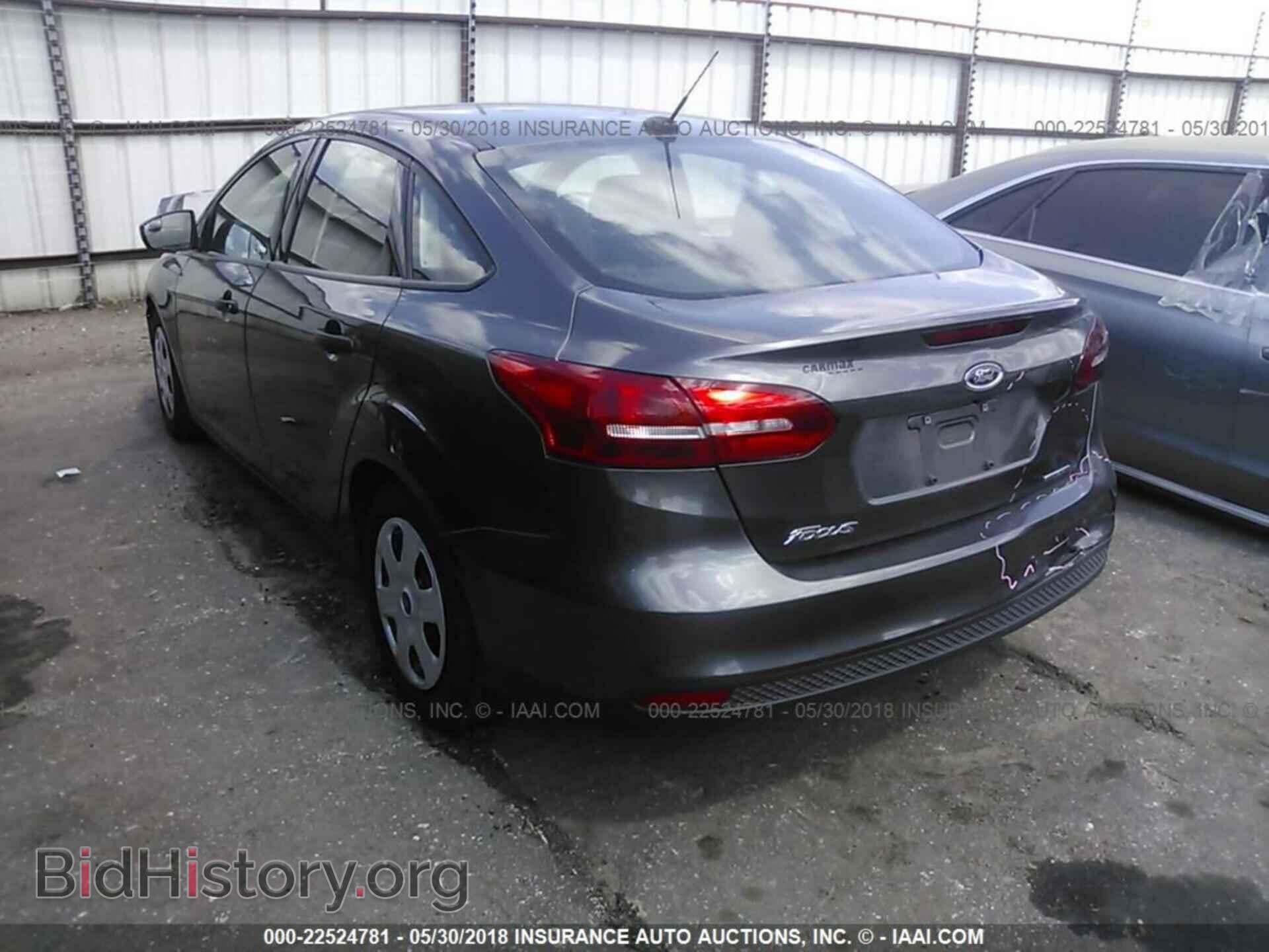 2016 Ford Focus - VIN: 1FADP3E20GL391299 - Photo 3