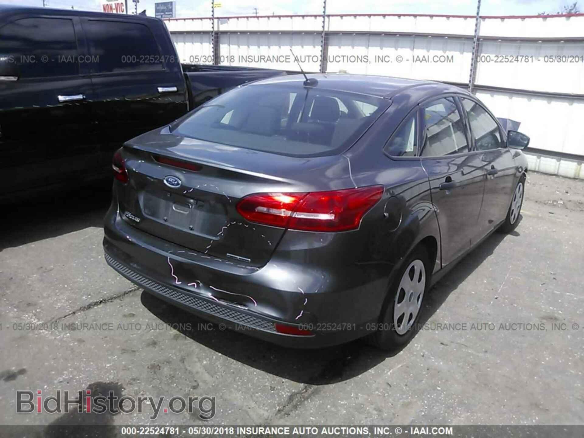 2016 Ford Focus - VIN: 1FADP3E20GL391299 - Photo 4