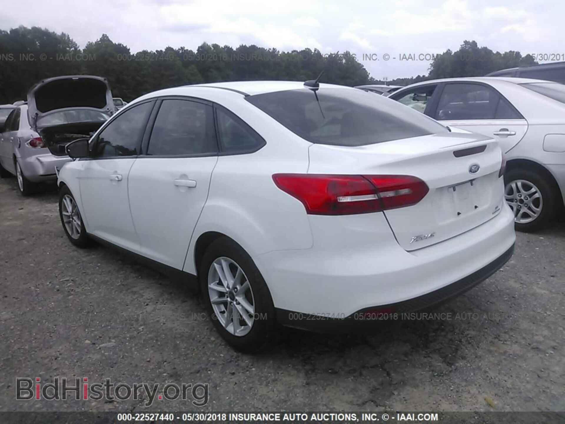 2016 Ford Focus - VIN: 1FADP3F2XGL381555 - Photo 3