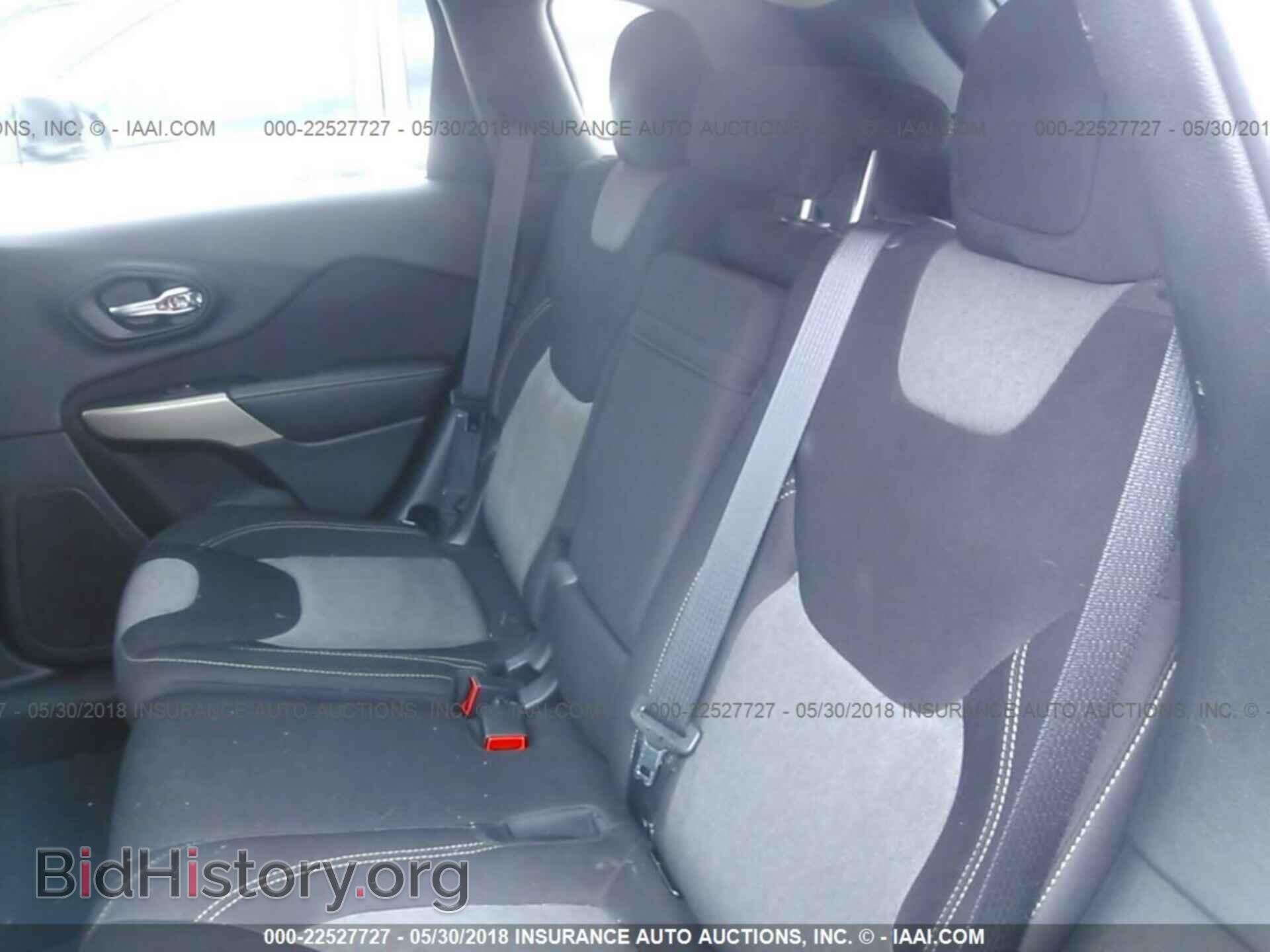 2017 Jeep Cherokee - VIN: 1C4PJLAB6HW586113 - Фото 8