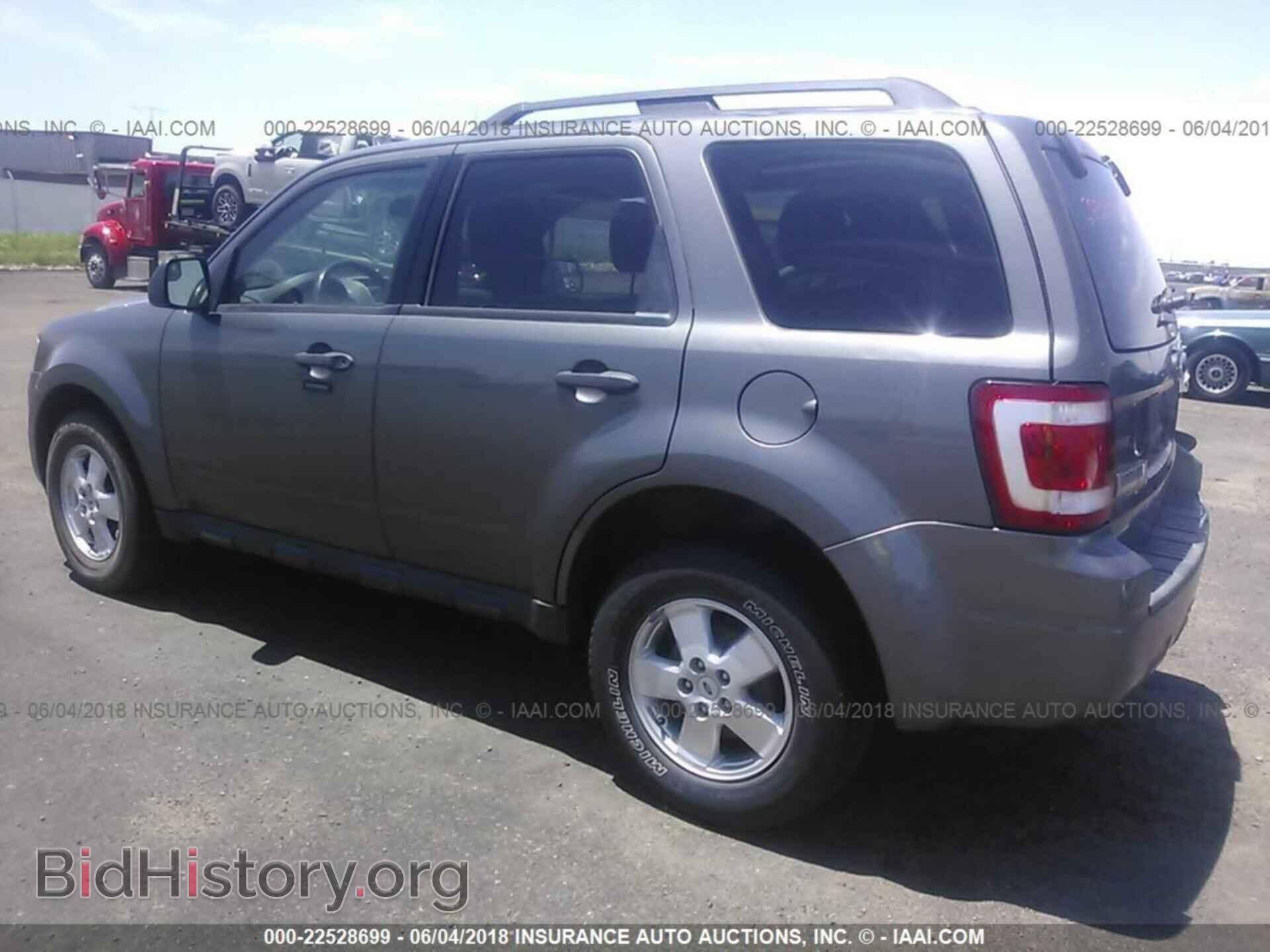 2011 Ford Escape - VIN: 1FMCU9D77BKB91738 - Photo 3