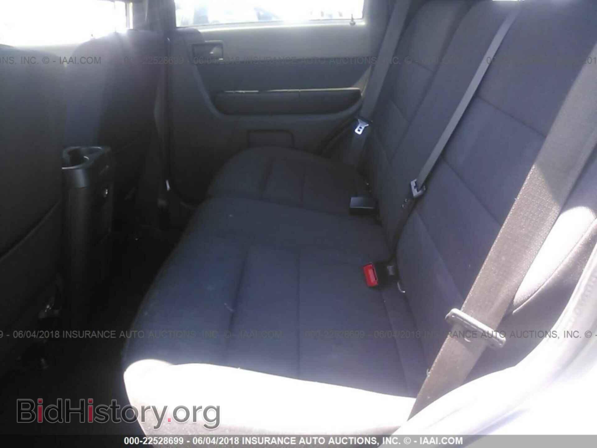 2011 Ford Escape - VIN: 1FMCU9D77BKB91738 - Photo 8