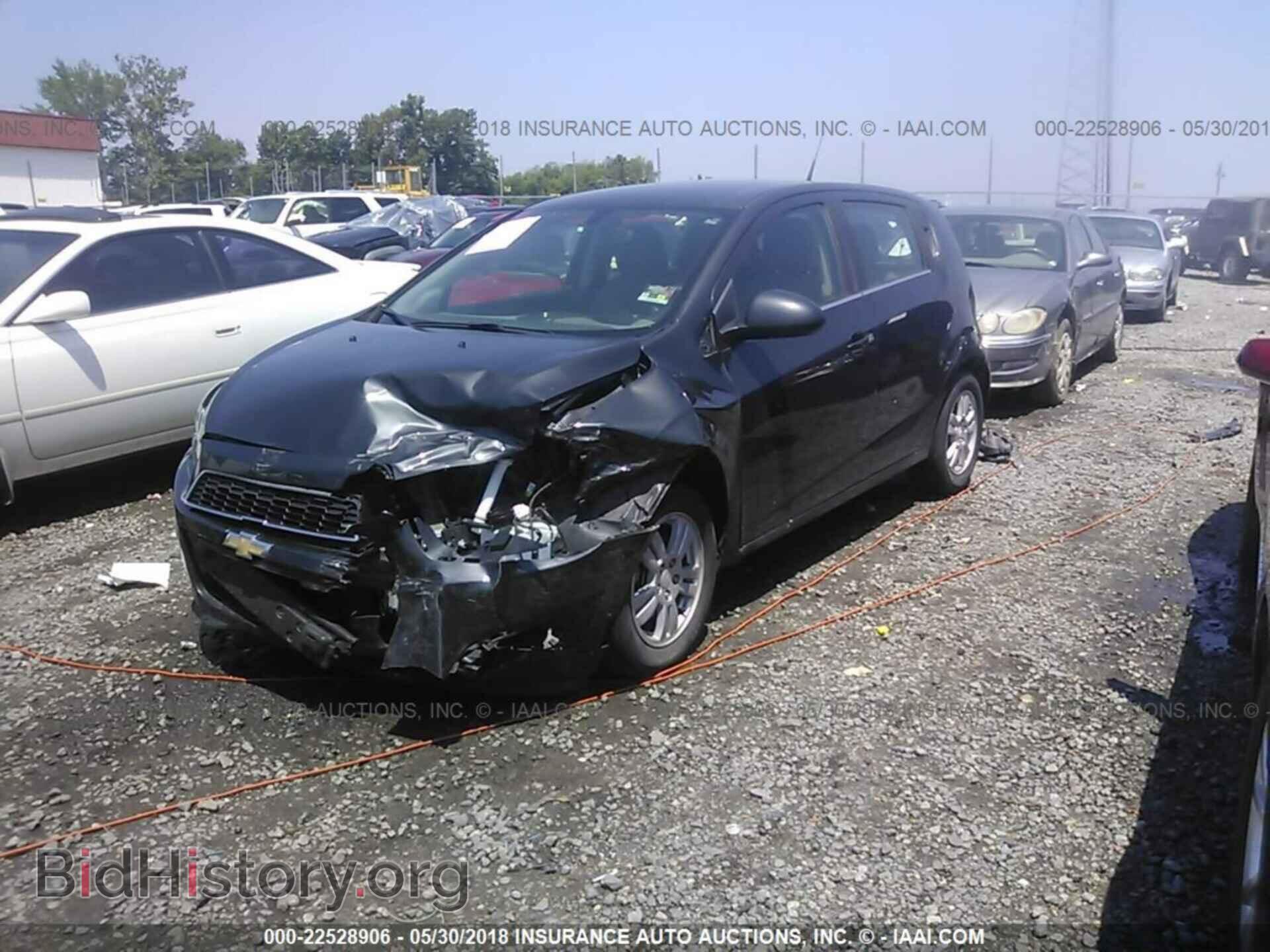 2014 Chevrolet Sonic - VIN: 1G1JC6SH2E4224154 - Фото 2