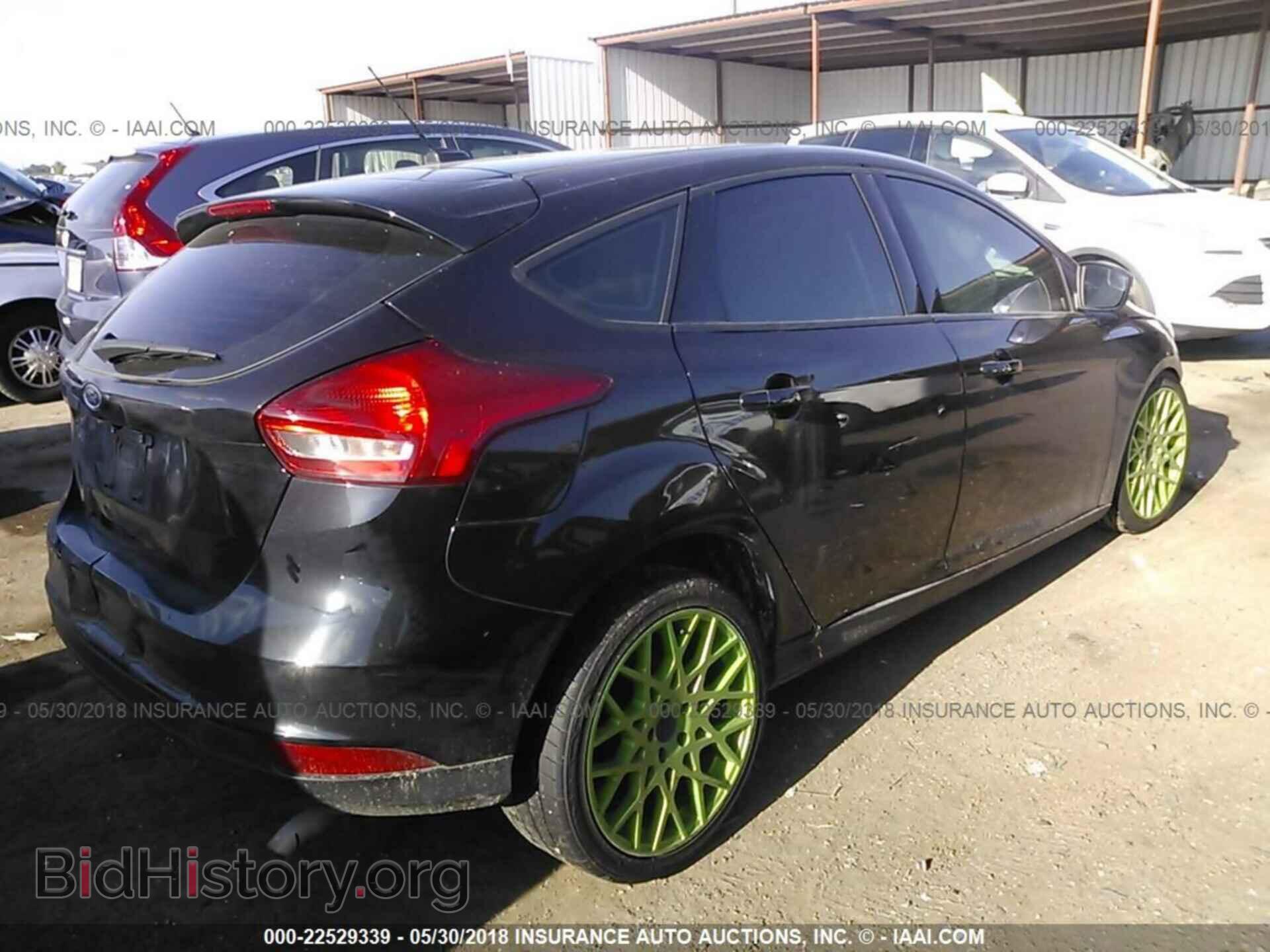 2017 Ford Focus - VIN: 1FADP3K29HL204809 - Photo 4