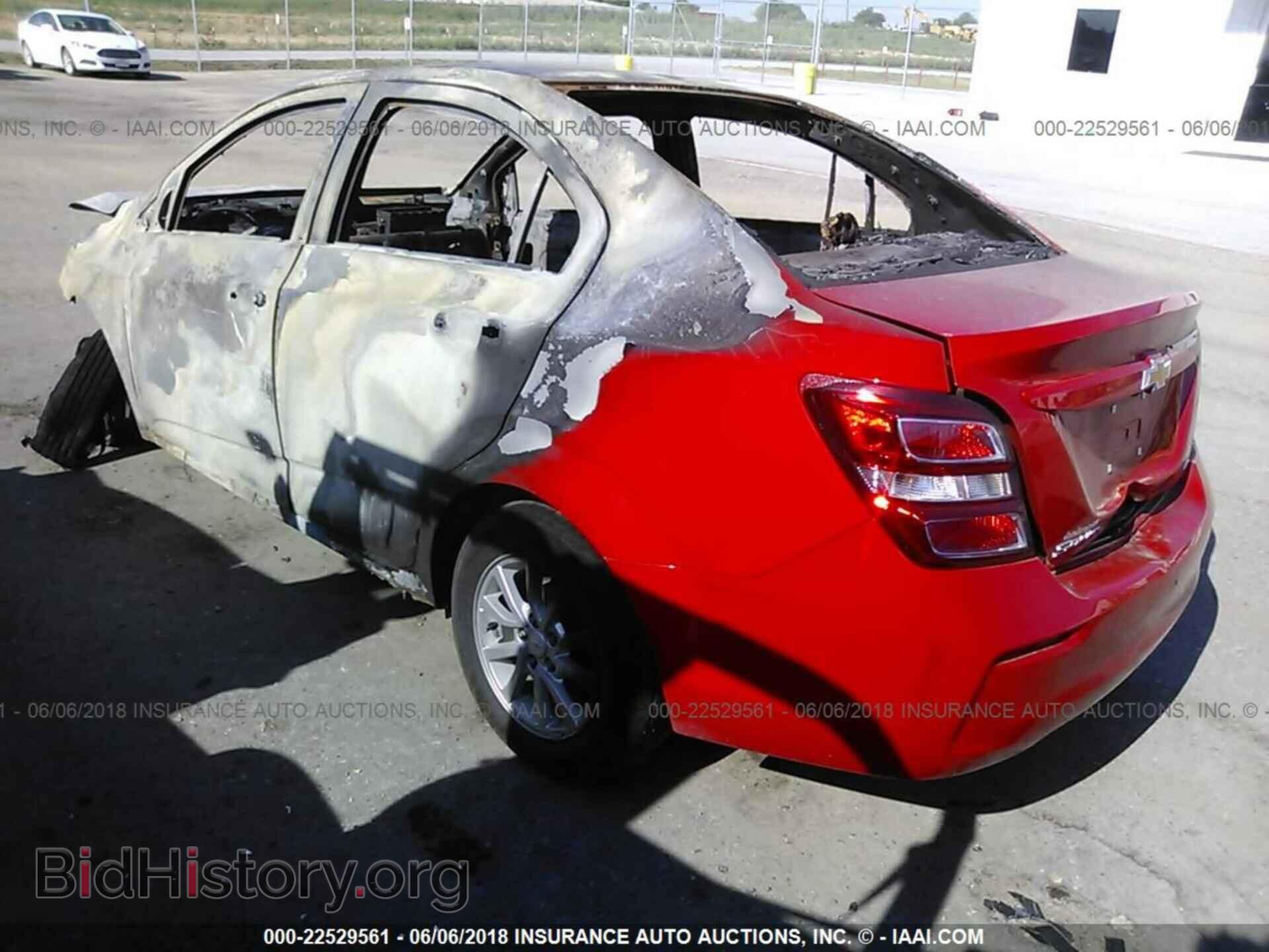 2017 Chevrolet Sonic - VIN: 1G1JD5SH1H4165528 - Фото 3