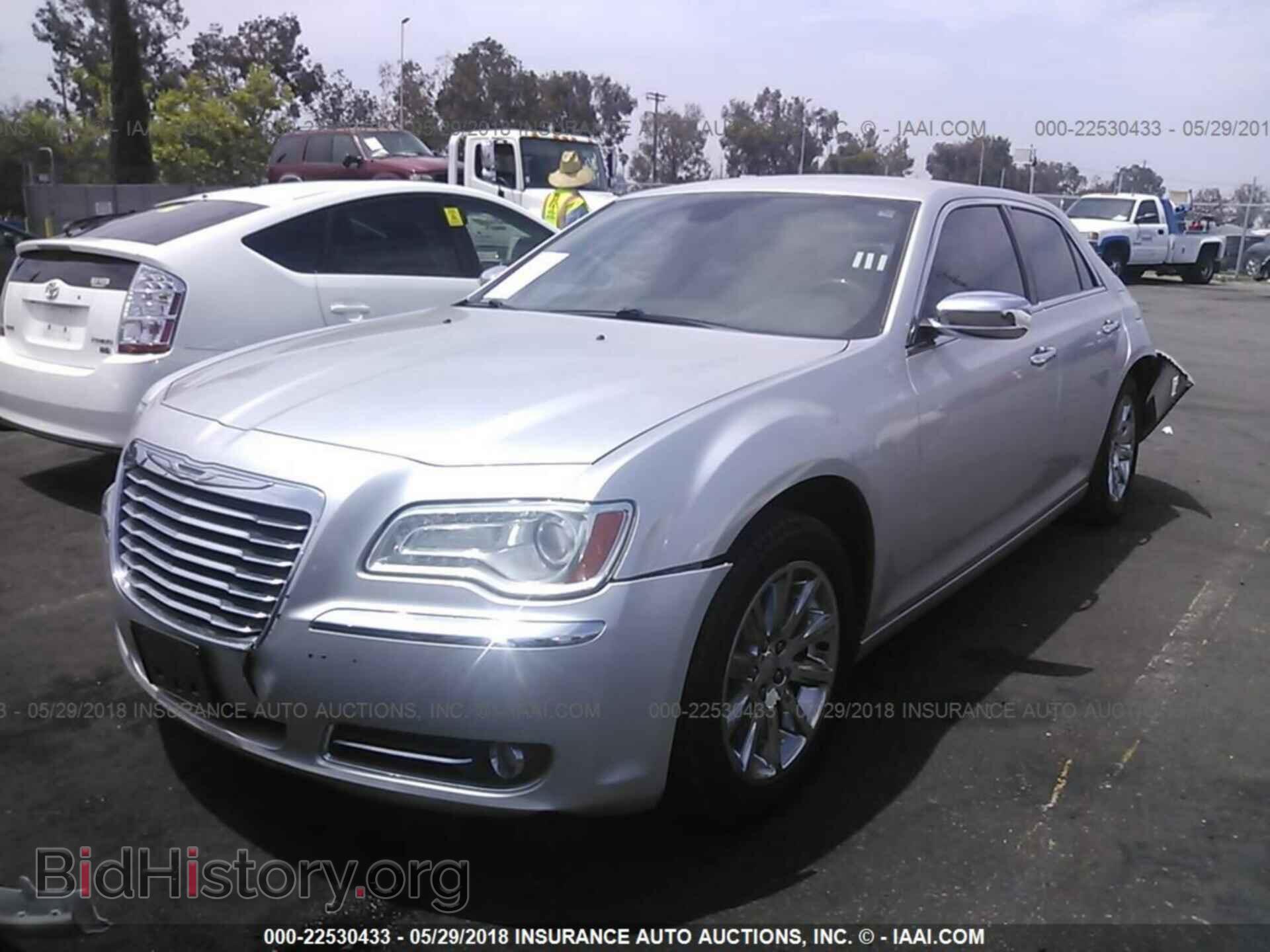 2011 Chrysler 300c - VIN: 2C3CA6CT1BH614268 - Фото 2