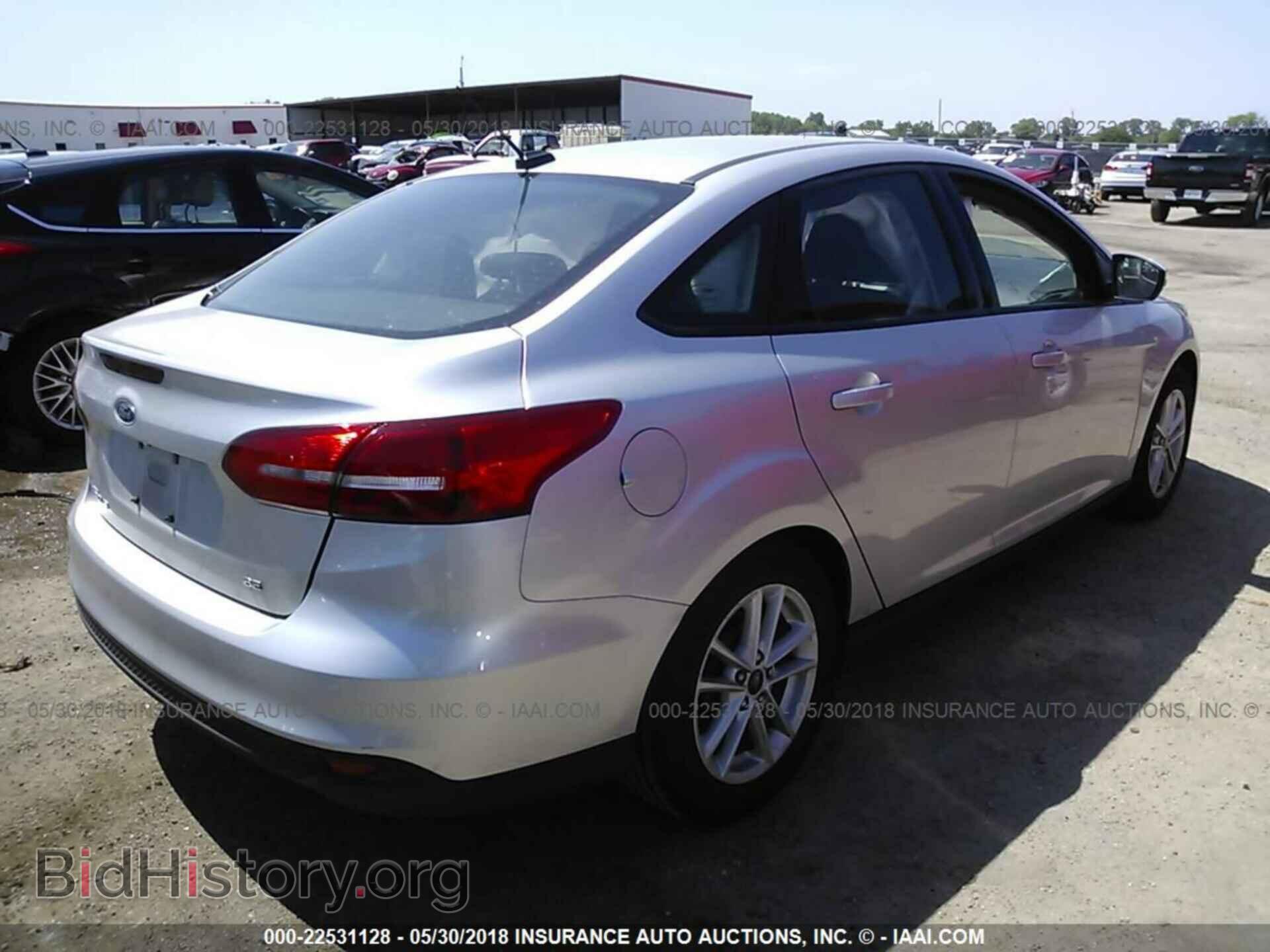 2017 Ford Focus - VIN: 1FADP3F28HL205038 - Фото 4