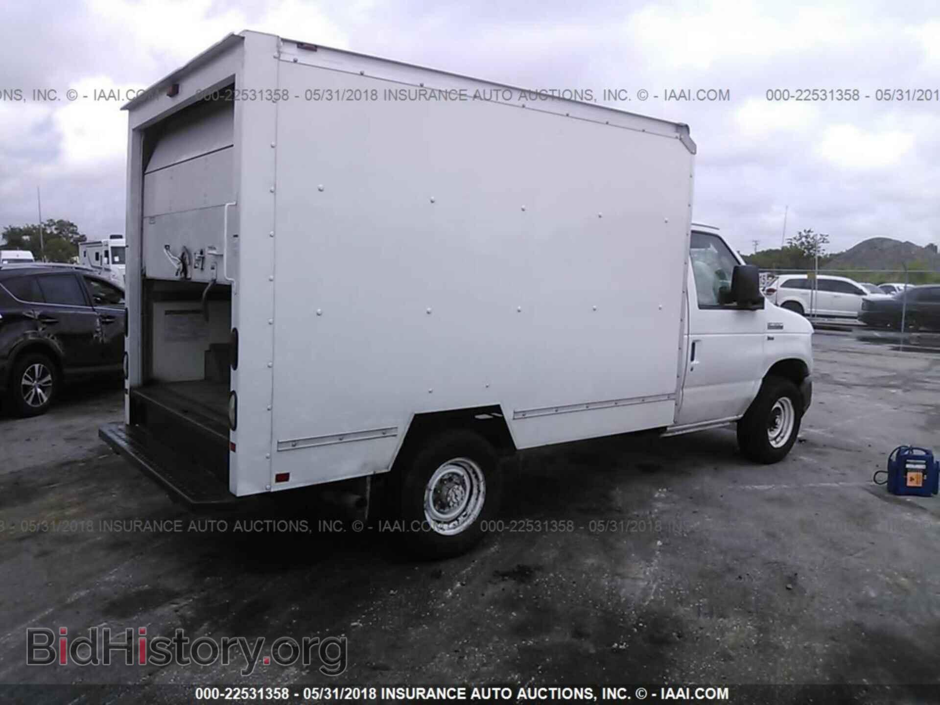 2011 Ford Econoline - VIN: 1FDWE3FL5BDA88243 - Фото 4