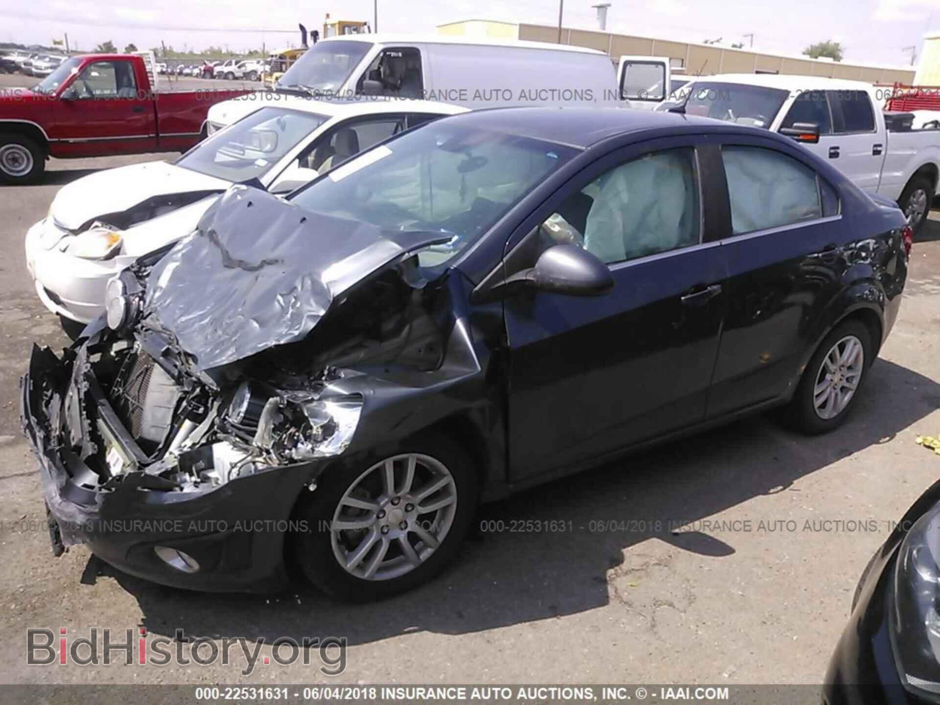 2013 Chevrolet Sonic - VIN: 1G1JC5SH2D4211025 - Фото 2