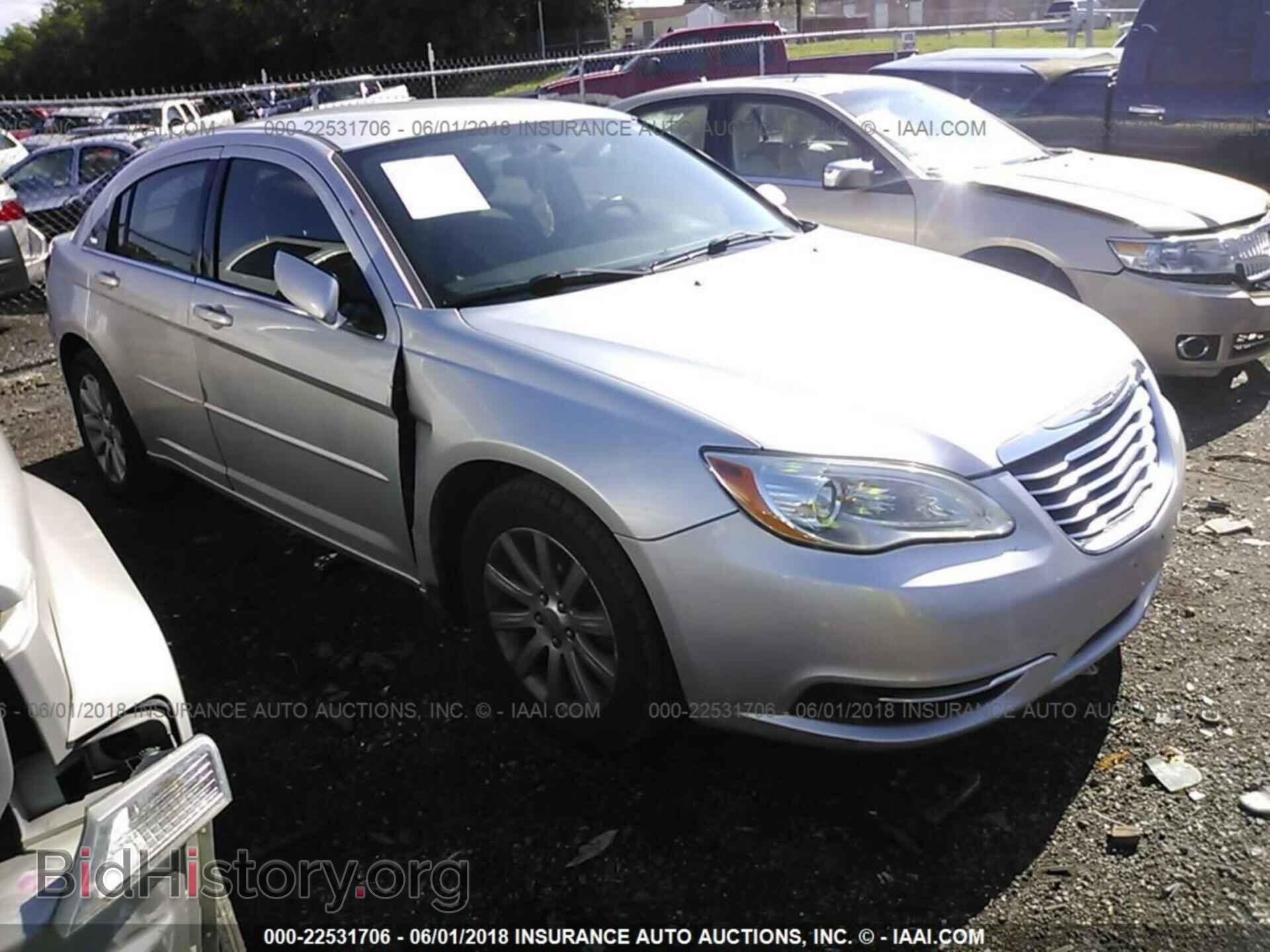 Photo 1C3BC1FG8BN568095 - Chrysler 200 2011