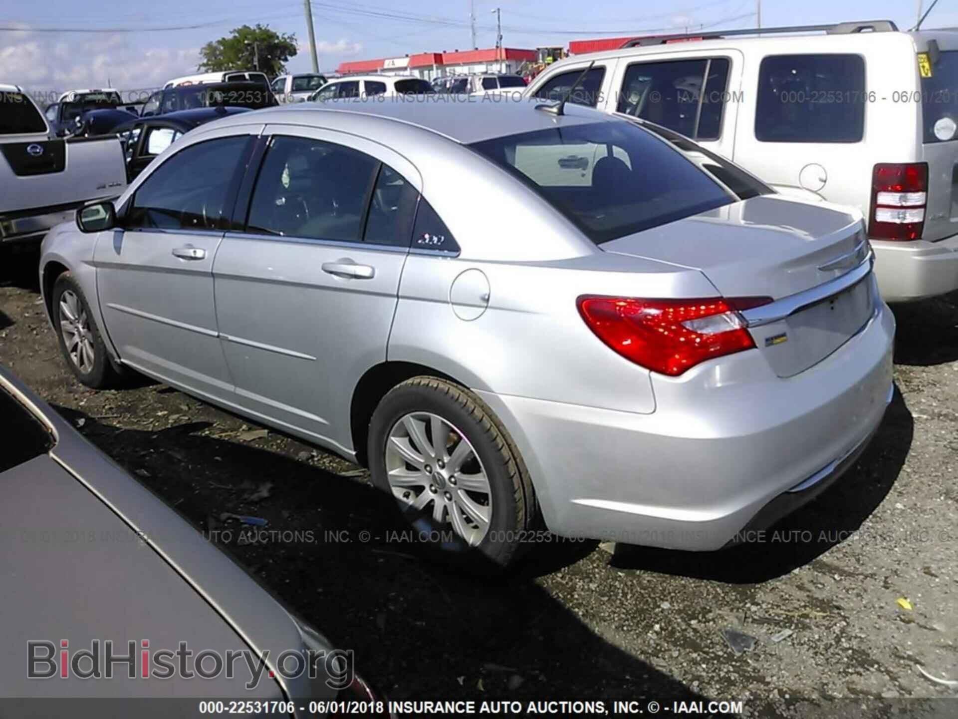 2011 Chrysler 200 - VIN: 1C3BC1FG8BN568095 - Photo 3