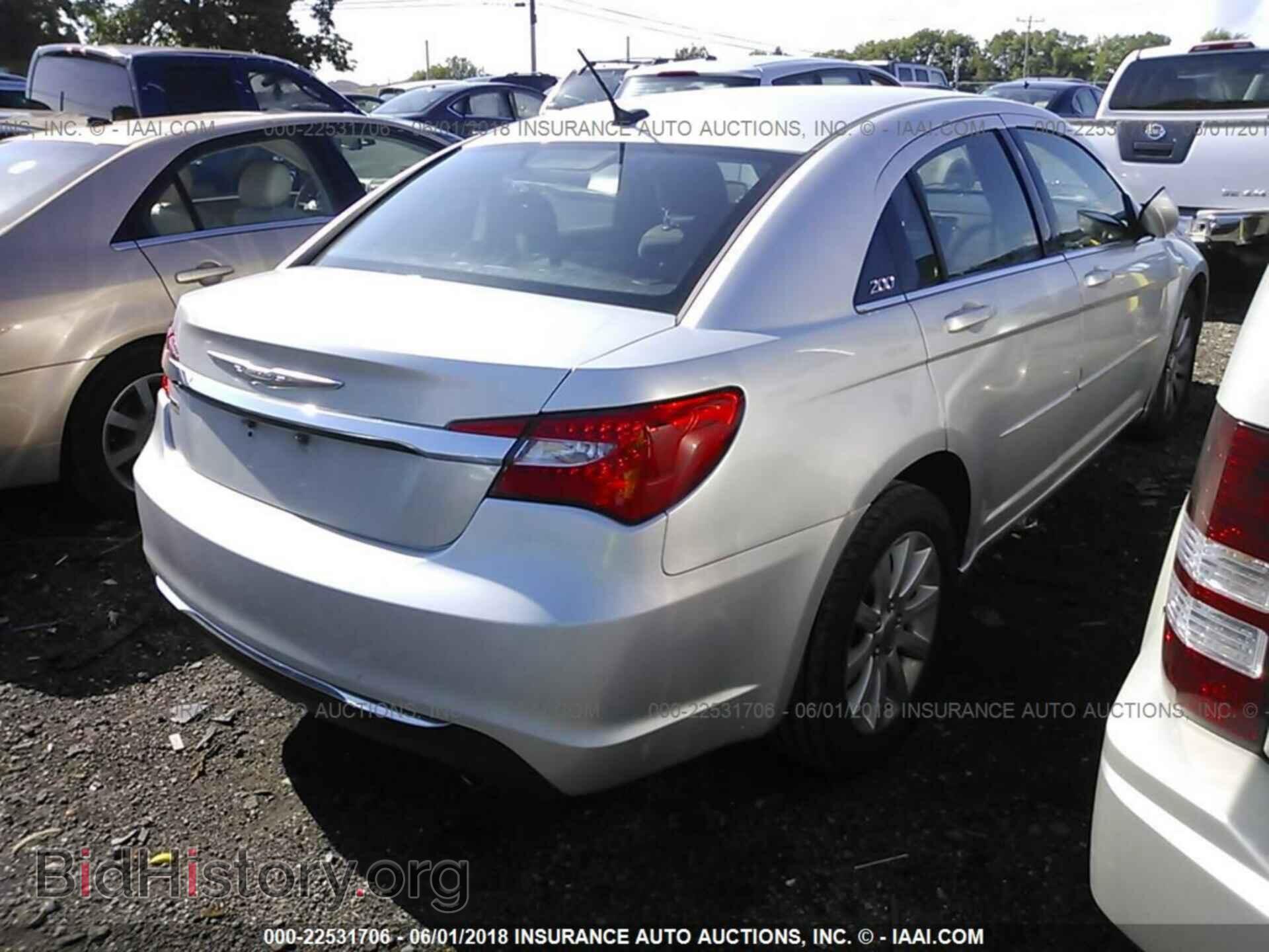 2011 Chrysler 200 - VIN: 1C3BC1FG8BN568095 - Photo 4