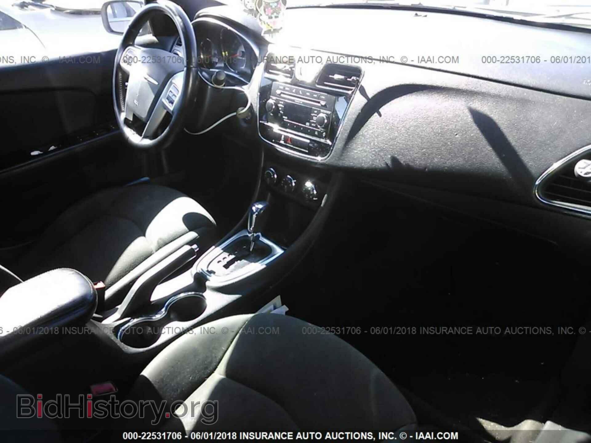 2011 Chrysler 200 - VIN: 1C3BC1FG8BN568095 - Photo 5