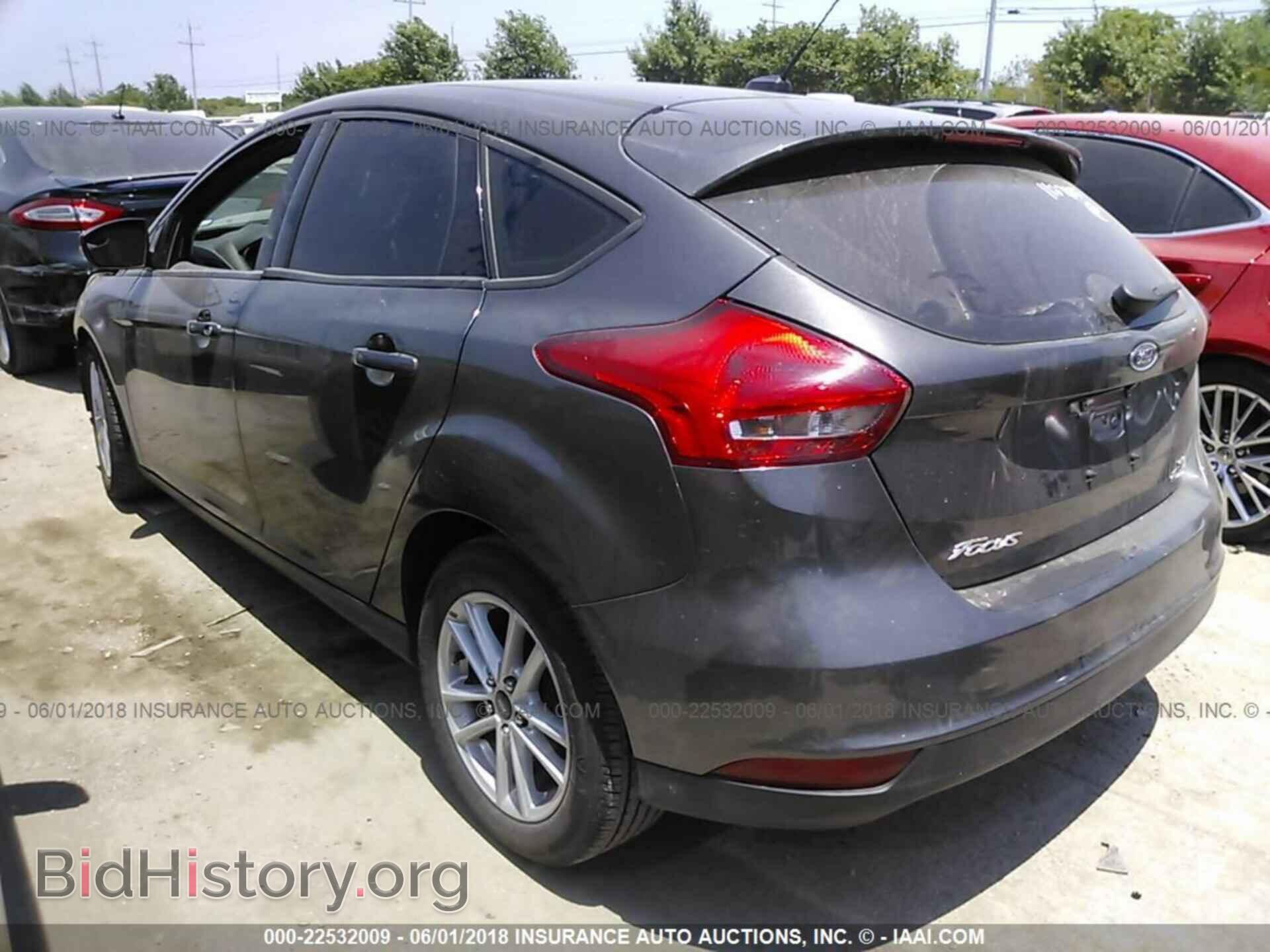 2016 Ford Focus - VIN: 1FADP3K22GL216654 - Photo 3