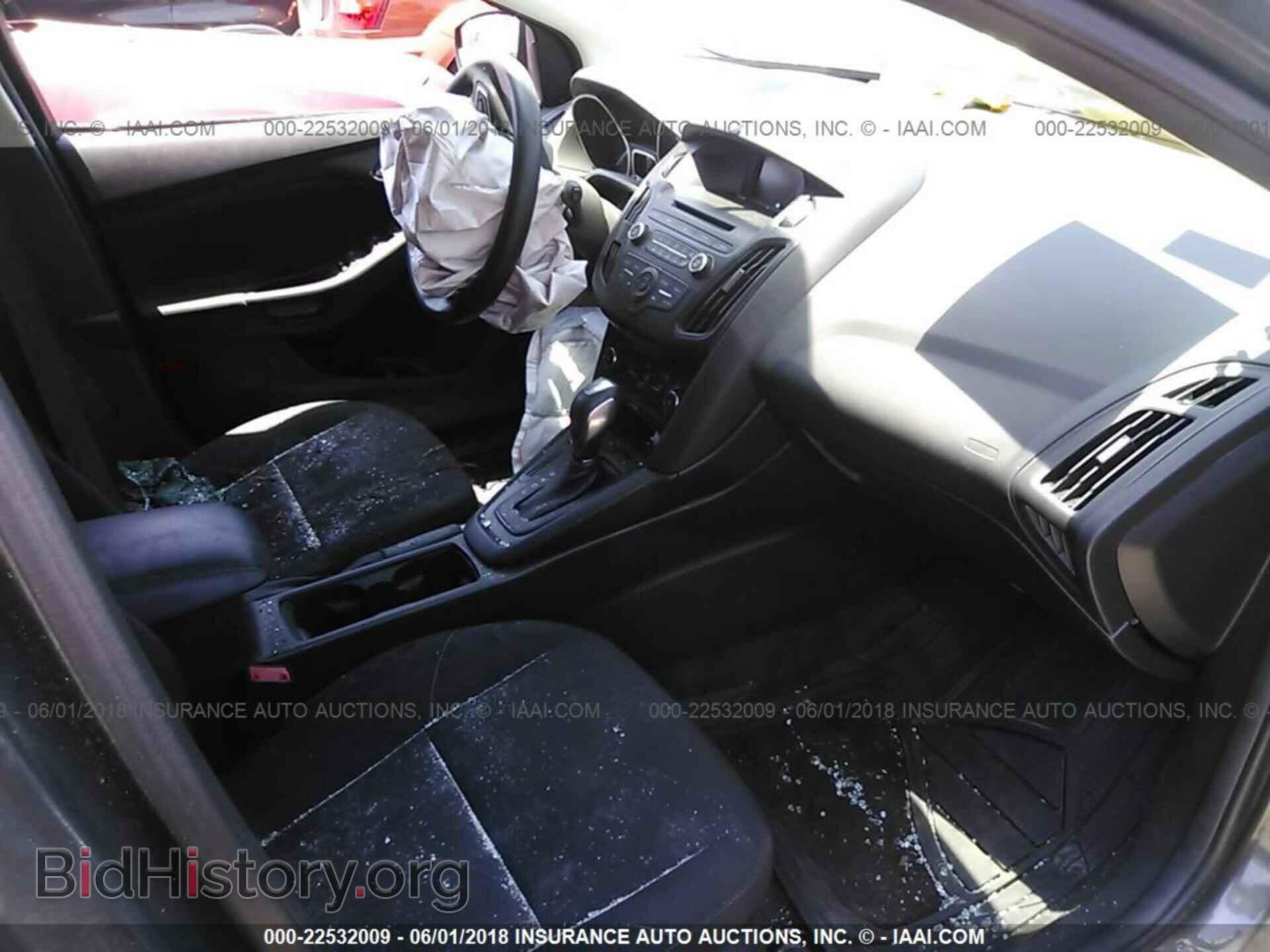 2016 Ford Focus - VIN: 1FADP3K22GL216654 - Photo 5