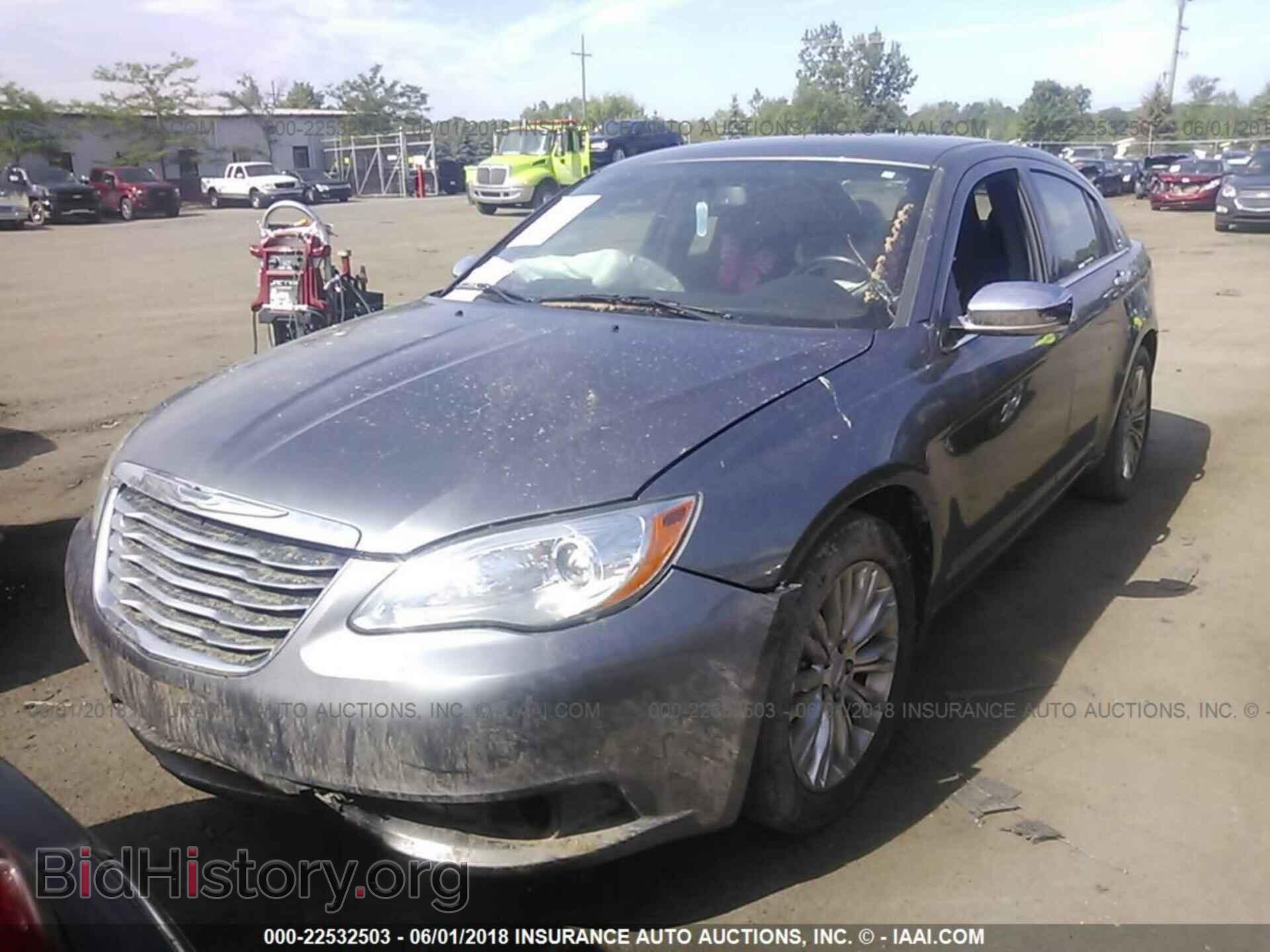 2011 Chrysler 200 - VIN: 1C3BC2FB5BN580117 - Фото 2