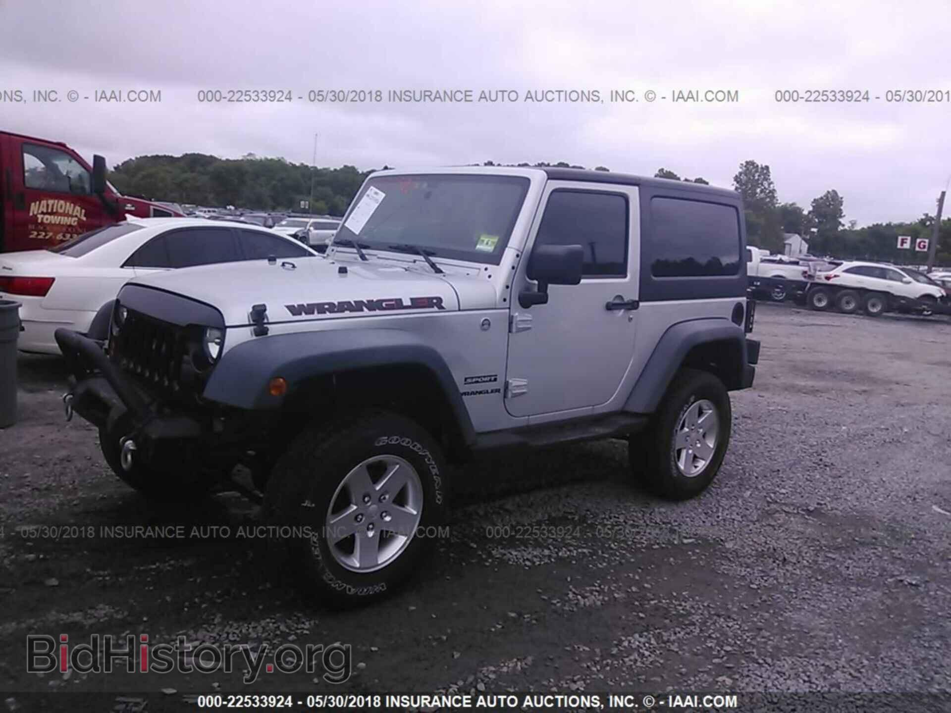 2011 Jeep Wrangler - VIN: 1J4AA2D10BL595721 - Фото 2