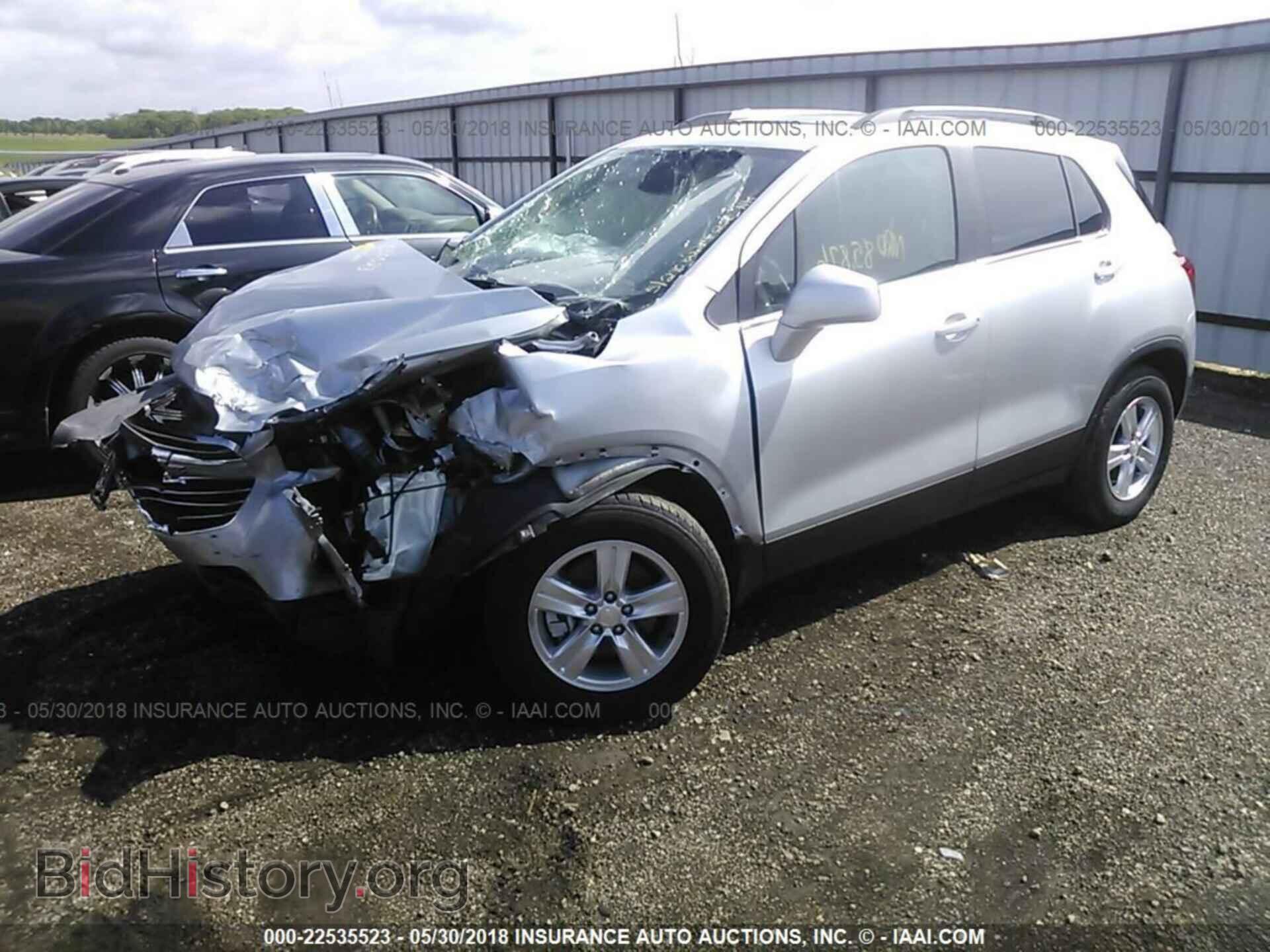 2015 Chevrolet Trax - VIN: 3GNCJLSB4FL228998 - Фото 2