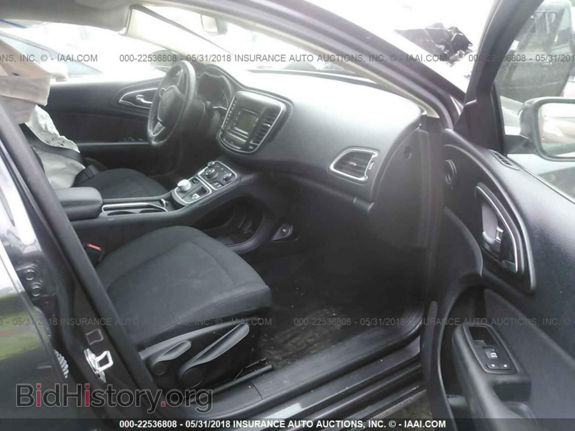 2016 Chrysler 200 - VIN: 1C3CCCAB5GN143520 - Photo 5