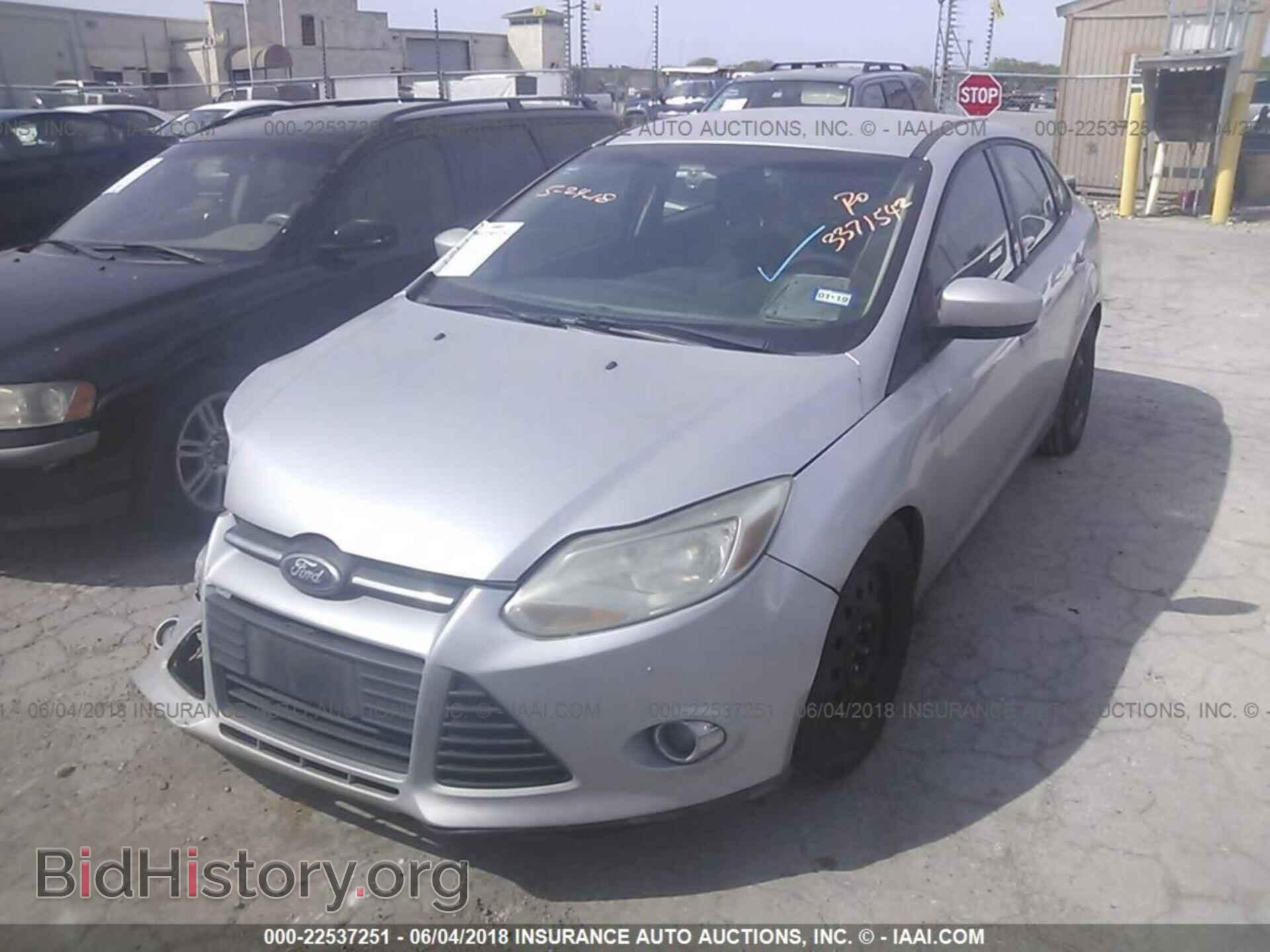 2012 Ford Focus - VIN: 1FAHP3F23CL108582 - Photo 2