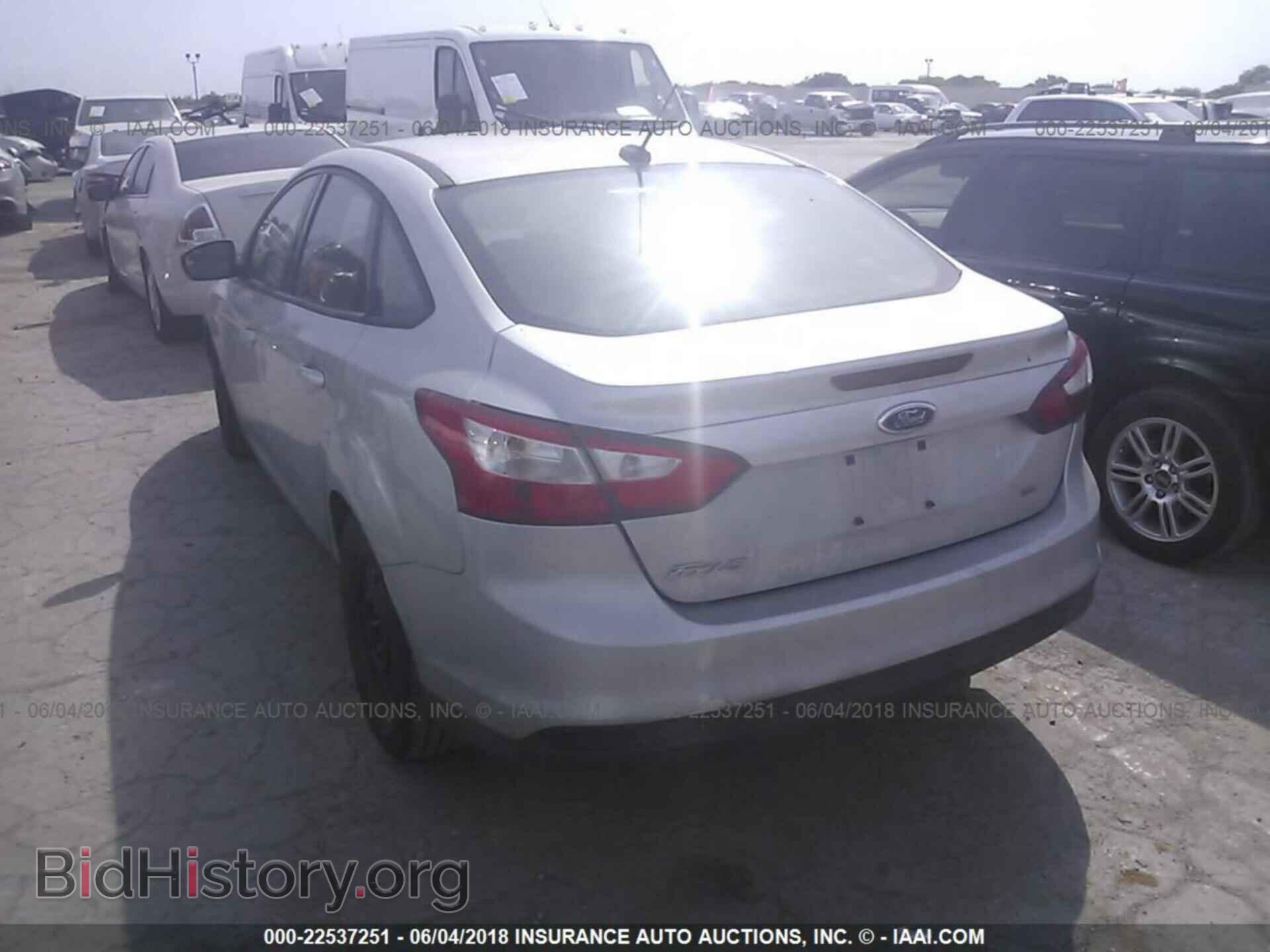 2012 Ford Focus - VIN: 1FAHP3F23CL108582 - Photo 3