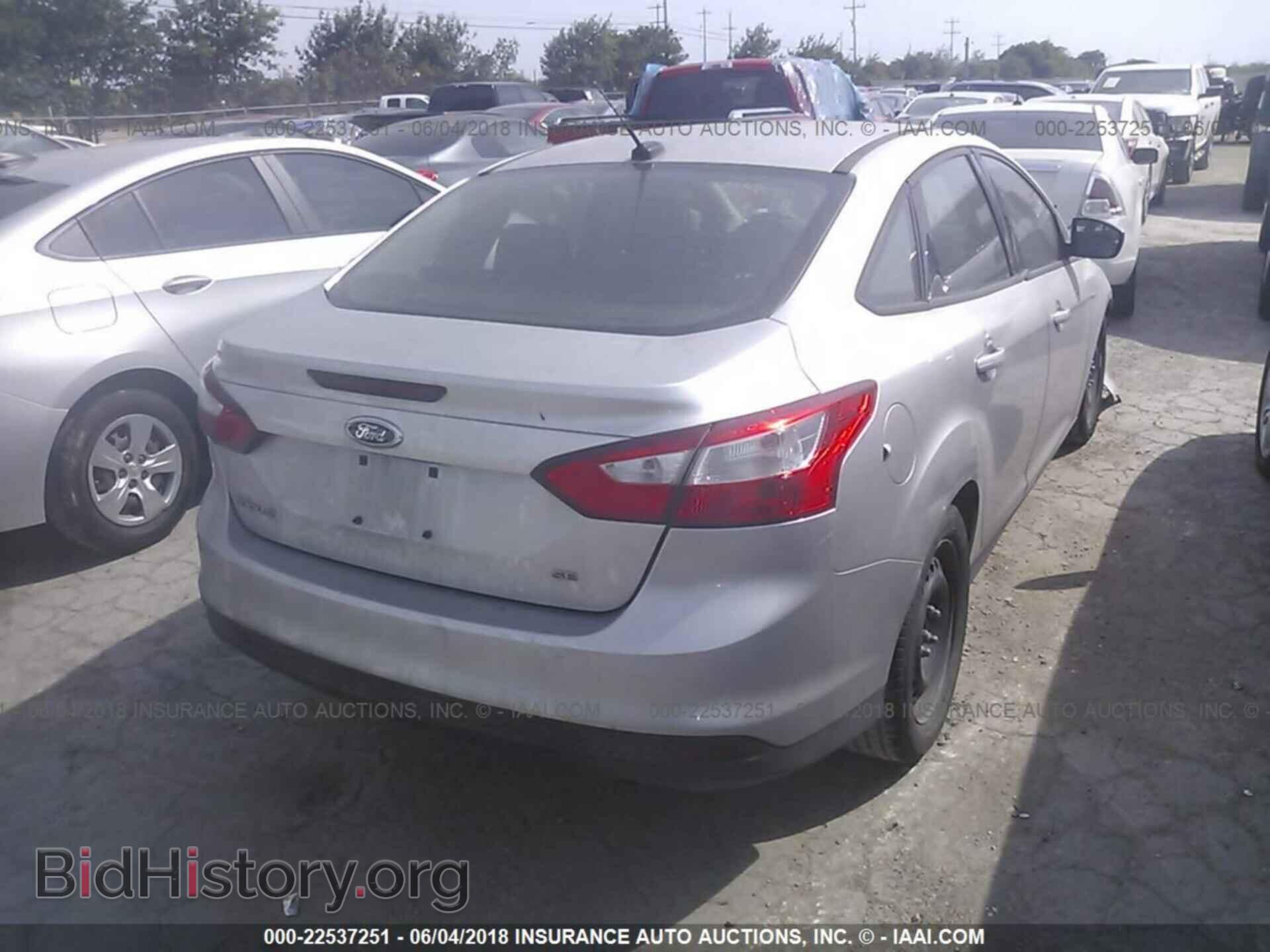 2012 Ford Focus - VIN: 1FAHP3F23CL108582 - Photo 4
