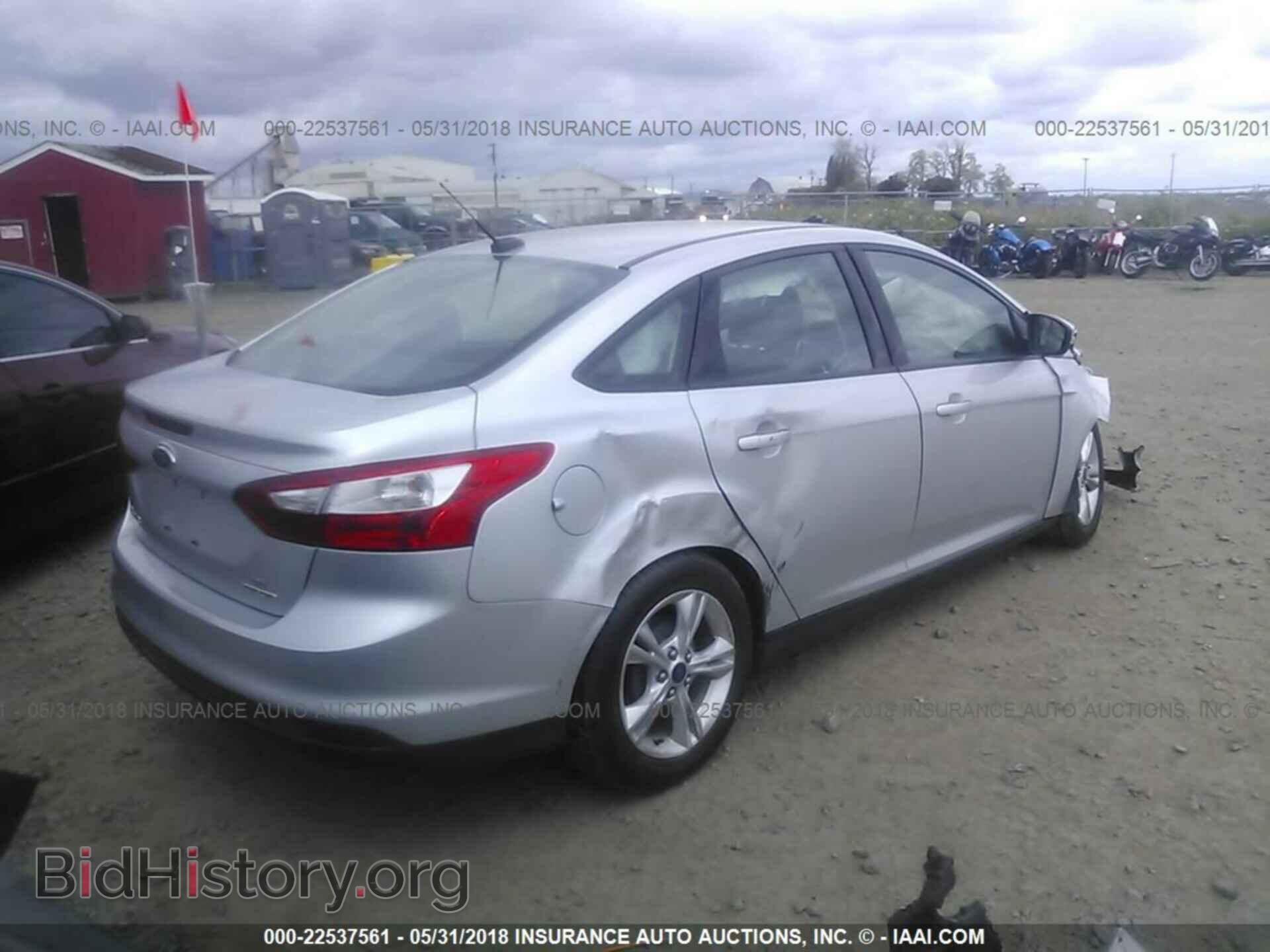 2014 Ford Focus - VIN: 1FADP3F28EL270967 - Photo 4