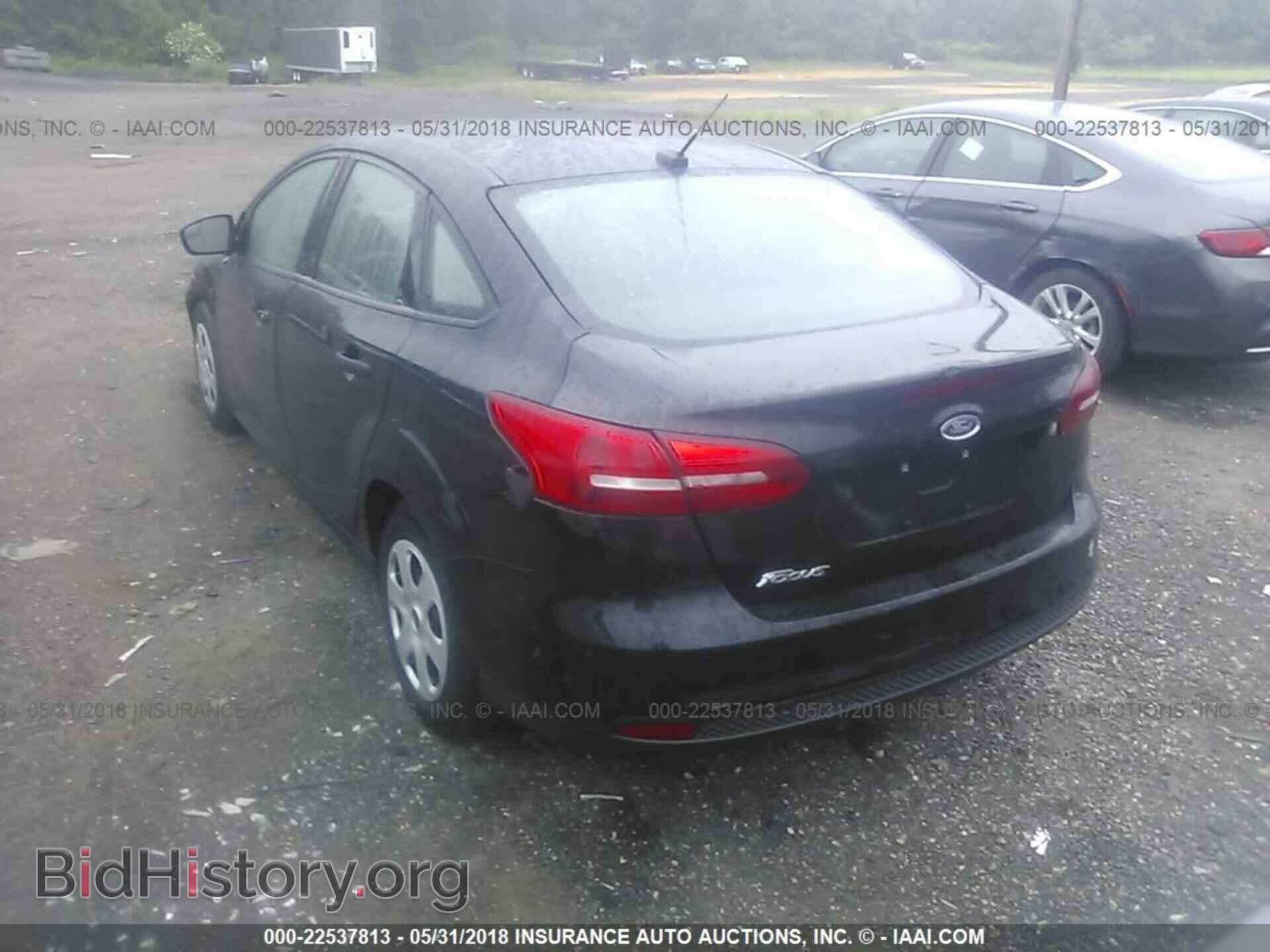 2017 Ford Focus - VIN: 1FADP3E25HL242548 - Photo 3