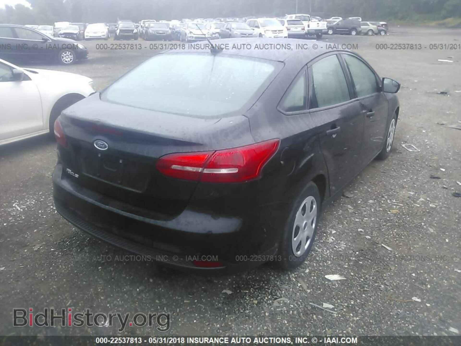 2017 Ford Focus - VIN: 1FADP3E25HL242548 - Photo 4