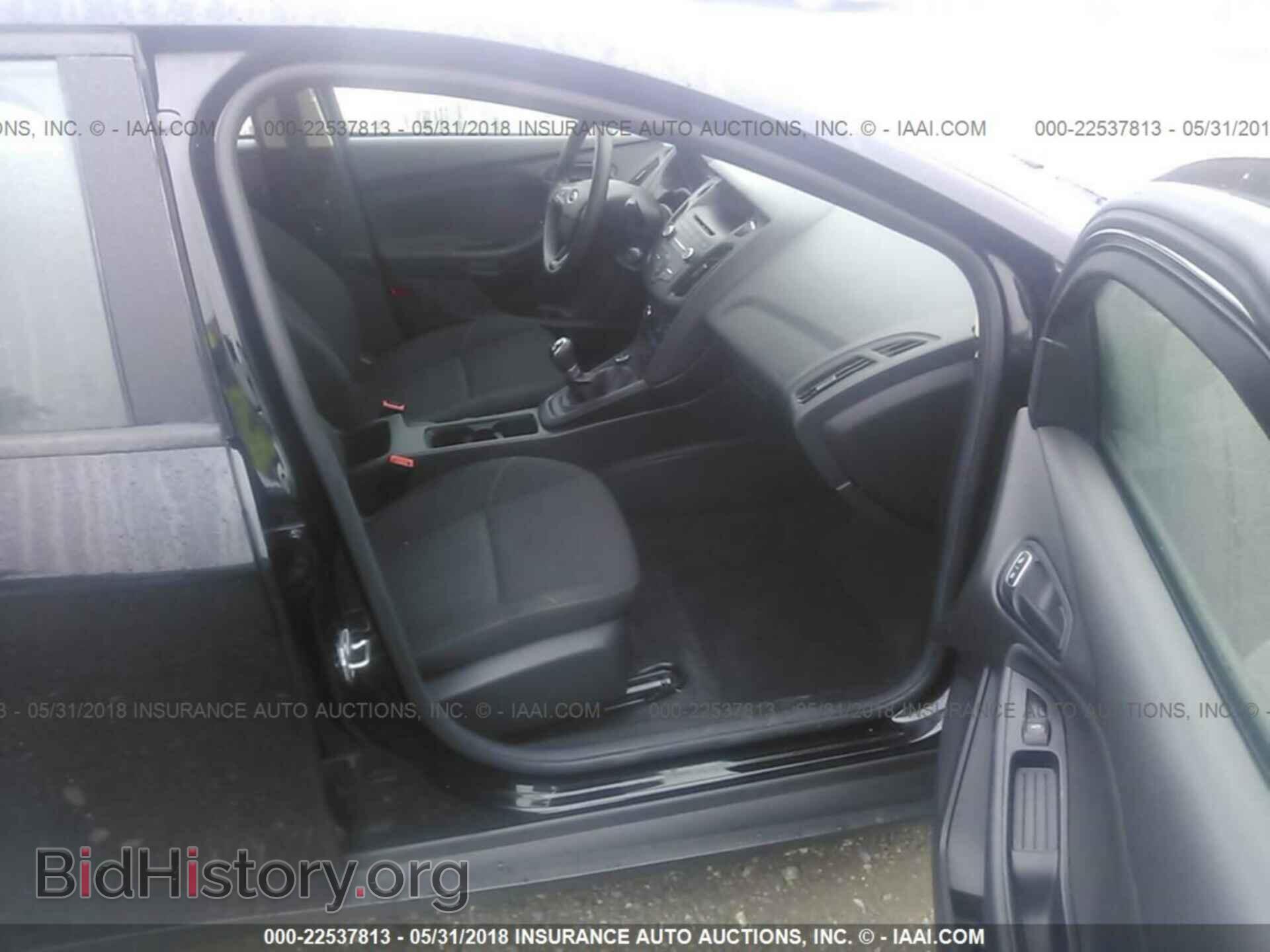 2017 Ford Focus - VIN: 1FADP3E25HL242548 - Photo 5