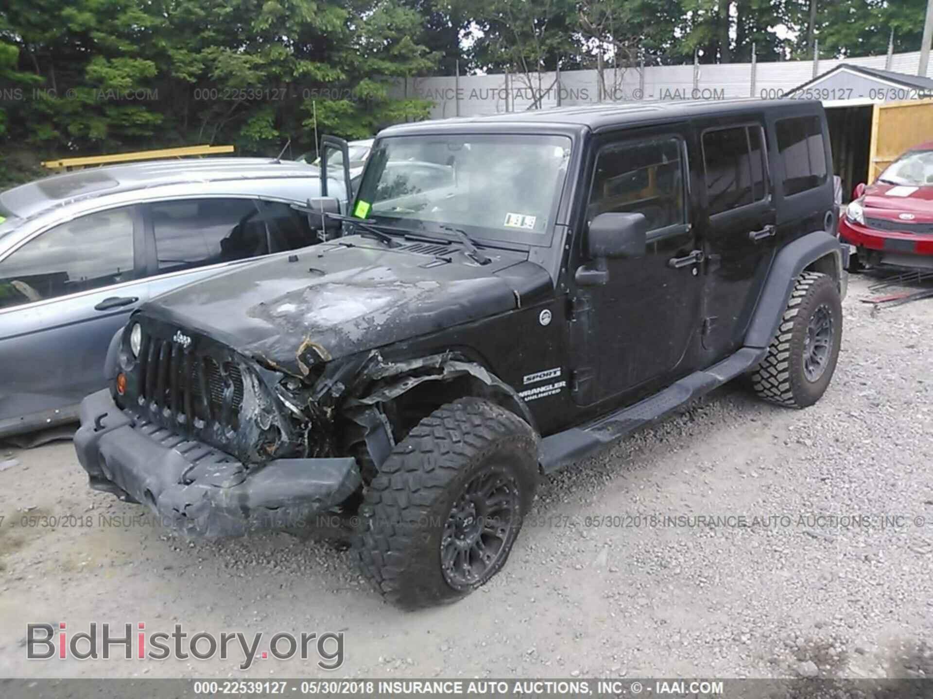 2013 Jeep Wrangler - VIN: 1C4BJWDGXDL622979 - Фото 2