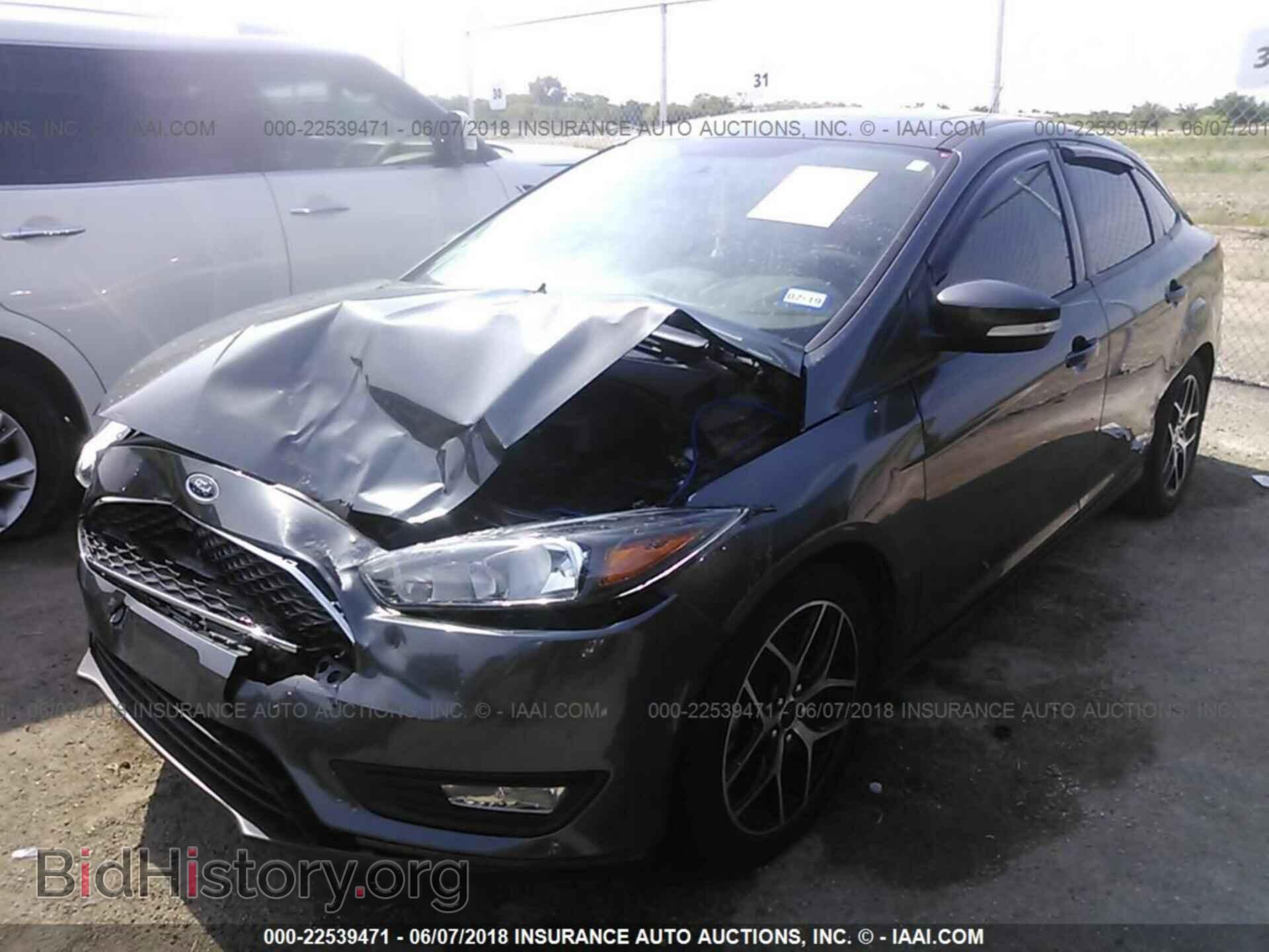 2017 Ford Focus - VIN: 1FADP3H22HL283778 - Photo 2