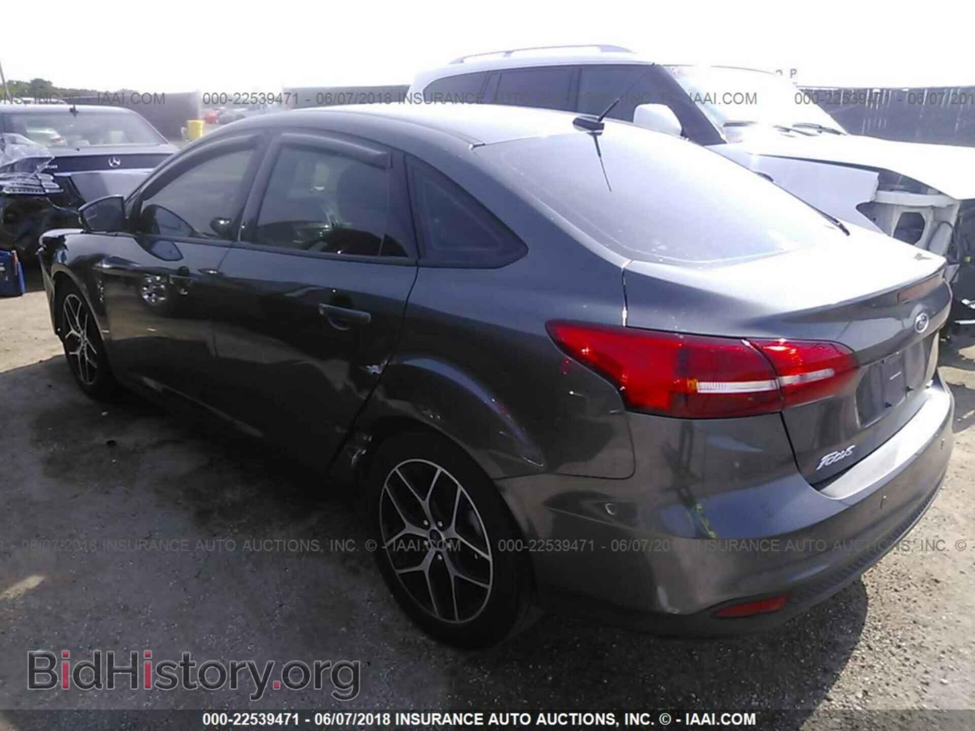 2017 Ford Focus - VIN: 1FADP3H22HL283778 - Photo 3