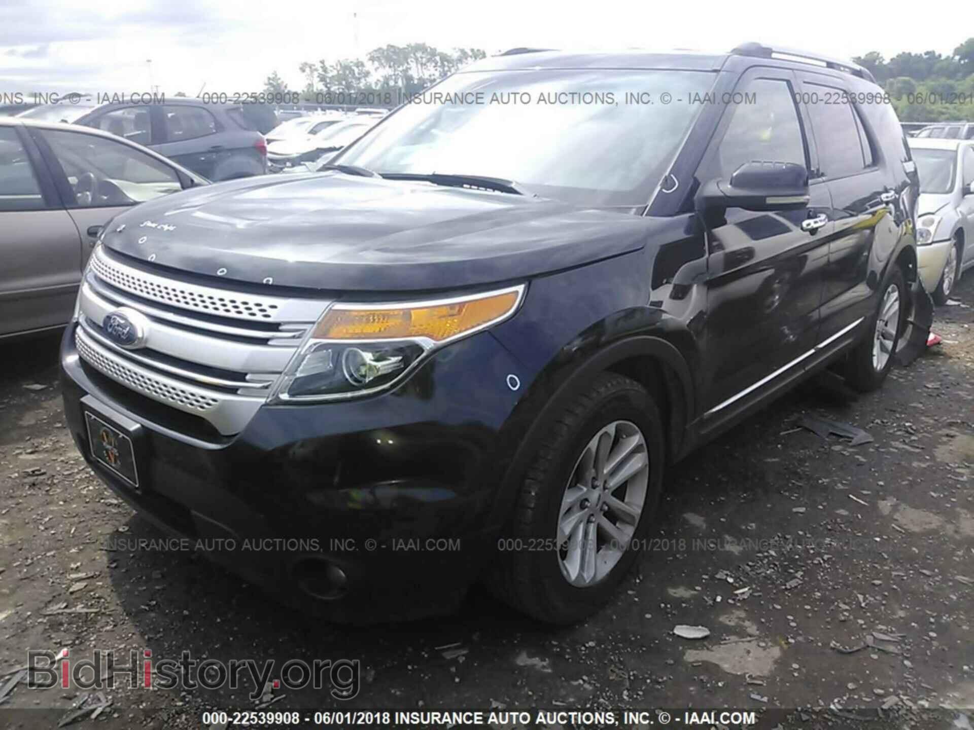 2011 Ford Explorer - VIN: 1FMHK7D88BGA67747 - Фото 2