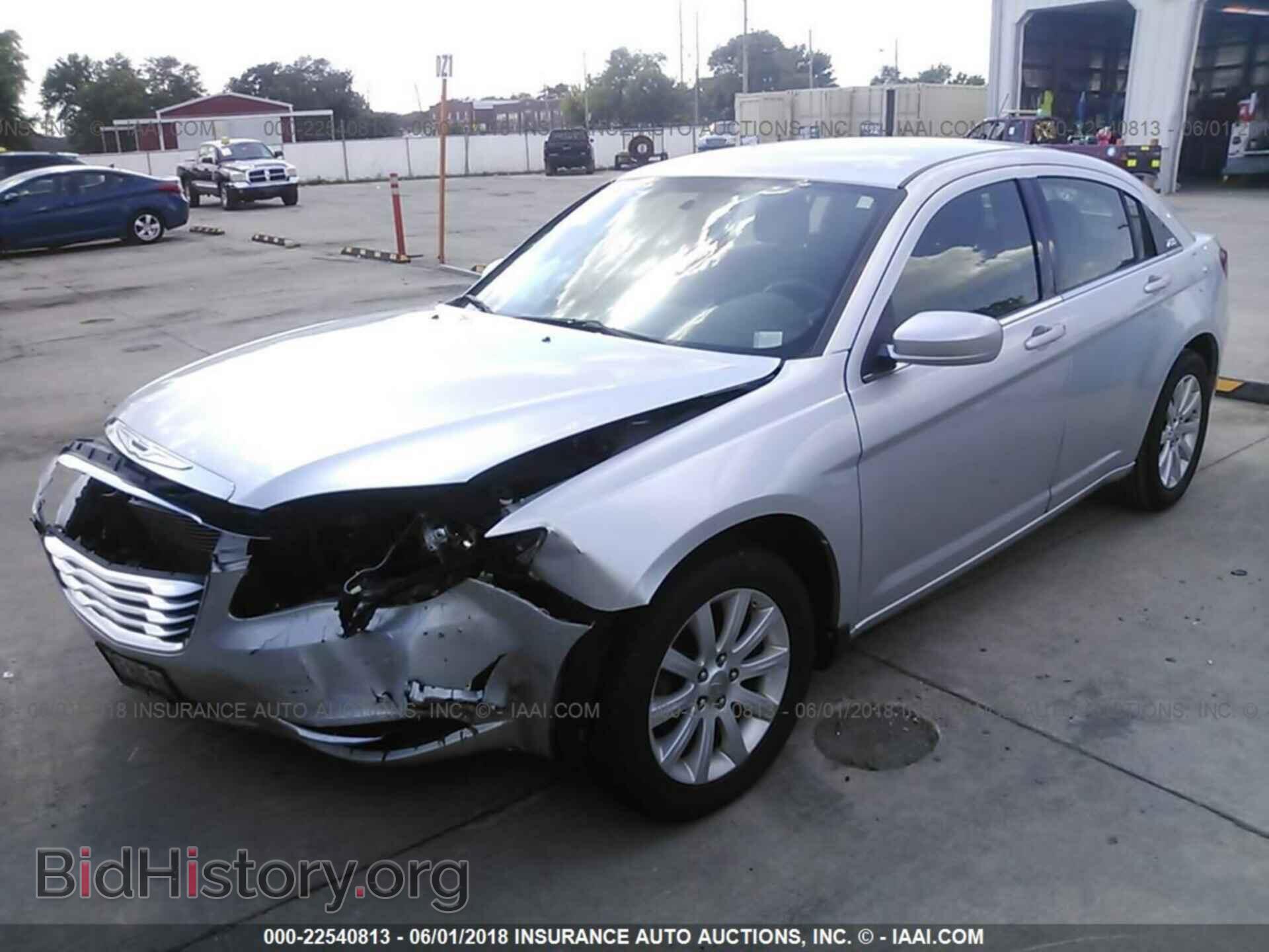 2011 Chrysler 200 - VIN: 1C3BC1FB1BN533189 - Photo 2