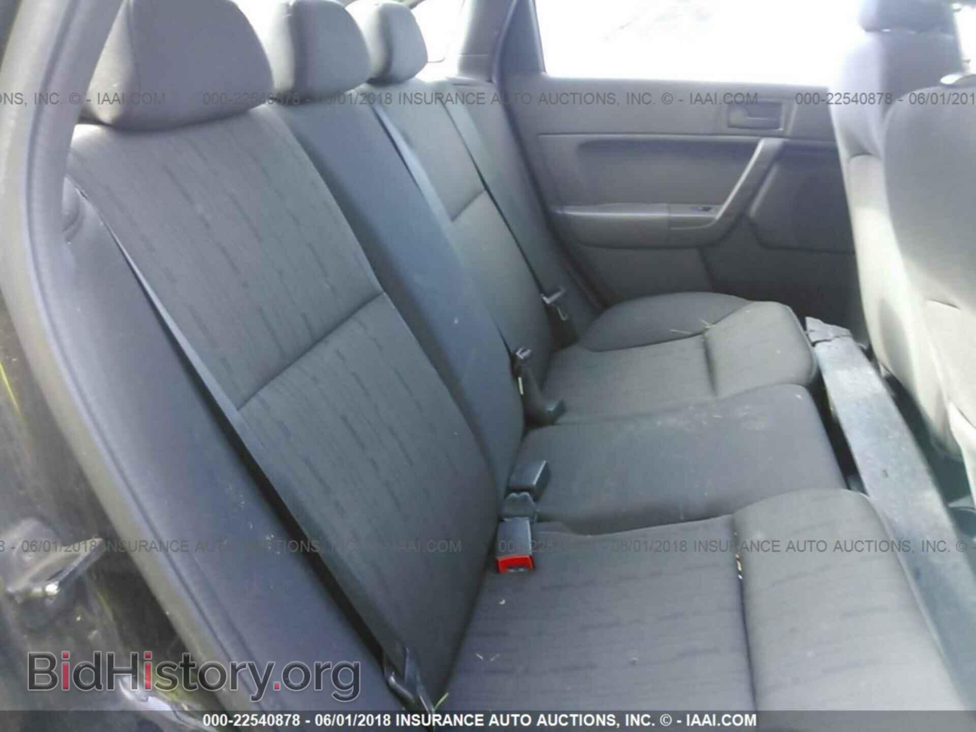 2011 Ford Focus - VIN: 1FAHP3FN0BW121541 - Photo 8