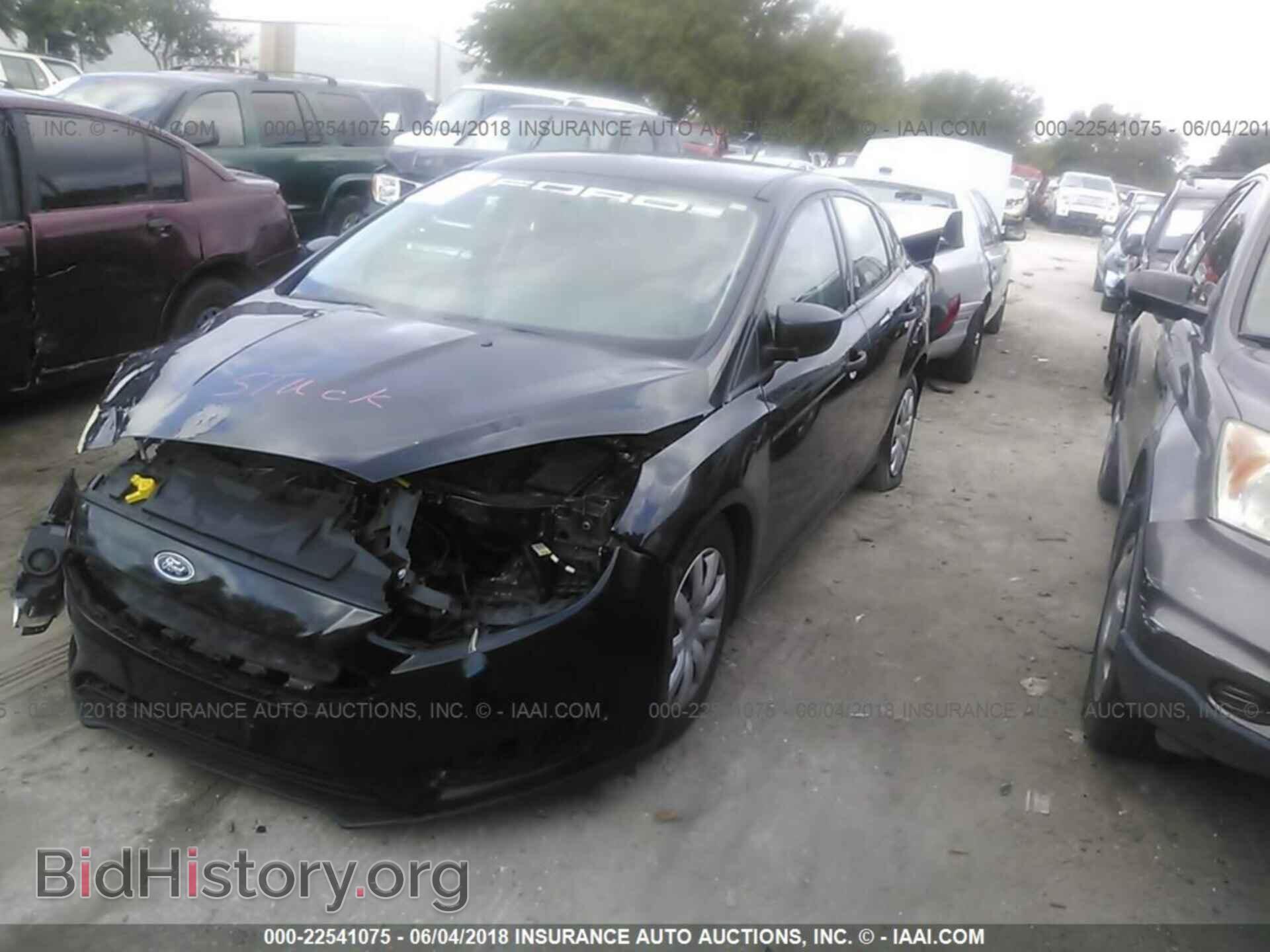 2015 Ford Focus - VIN: 1FADP3E22FL366015 - Photo 2
