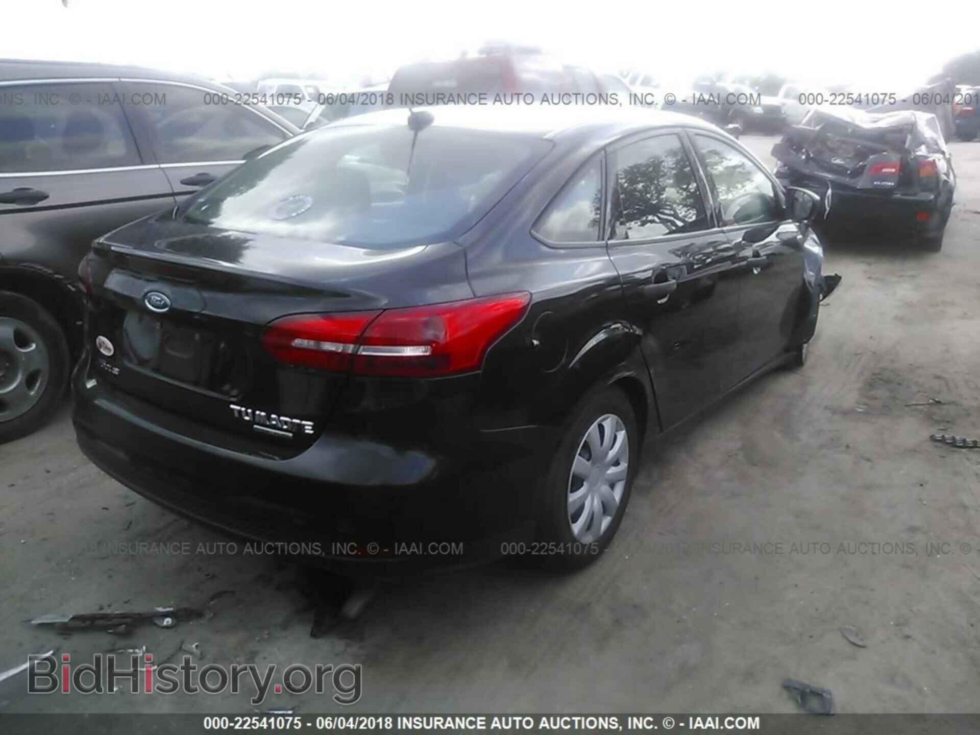2015 Ford Focus - VIN: 1FADP3E22FL366015 - Photo 4
