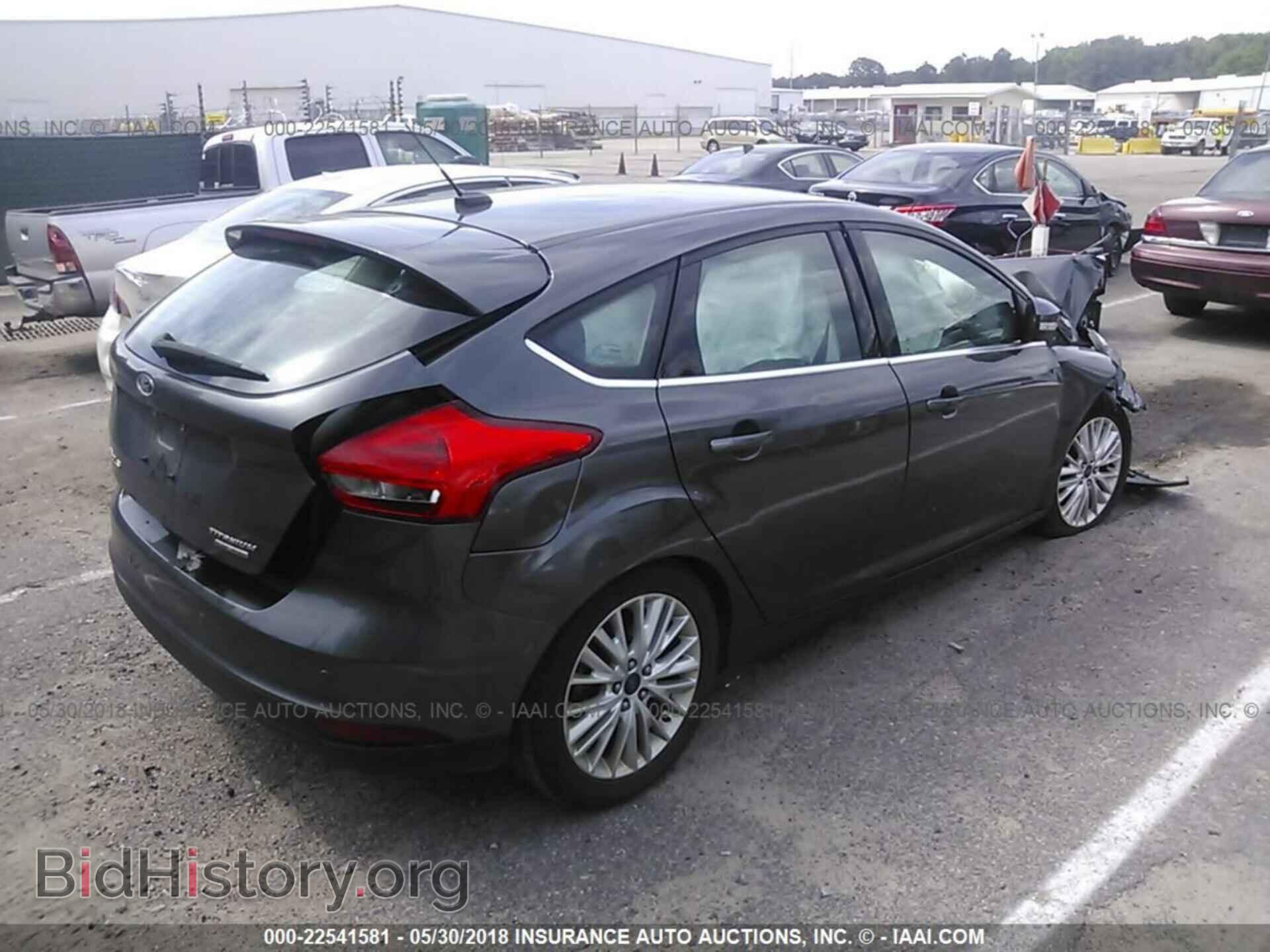 2015 Ford Focus - VIN: 1FADP3N20FL367342 - Photo 4